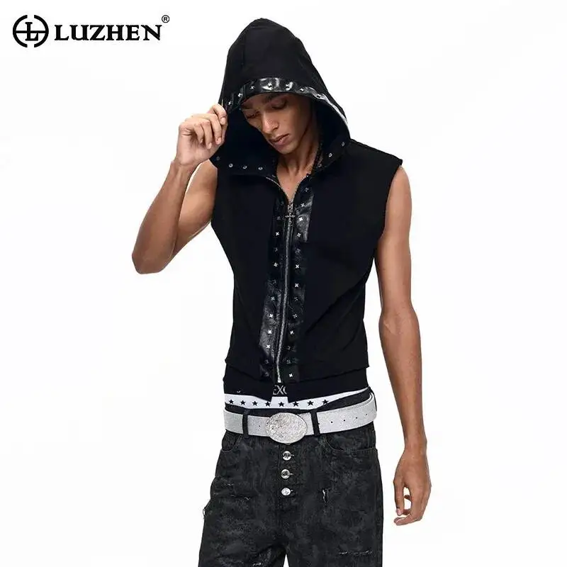LUZHEN 2026 New Original Streetwear Leather Patchwork Back Hooded Sleeveless Vest Jacket Men's Fashion Handsome Waistcoat JY6529
LUZHEN 2026 New Original Streetwear Leather Patchwork Back Hooded Sleeveless Vest Jacket Men's Fashion Handsome Waistcoat JY6529