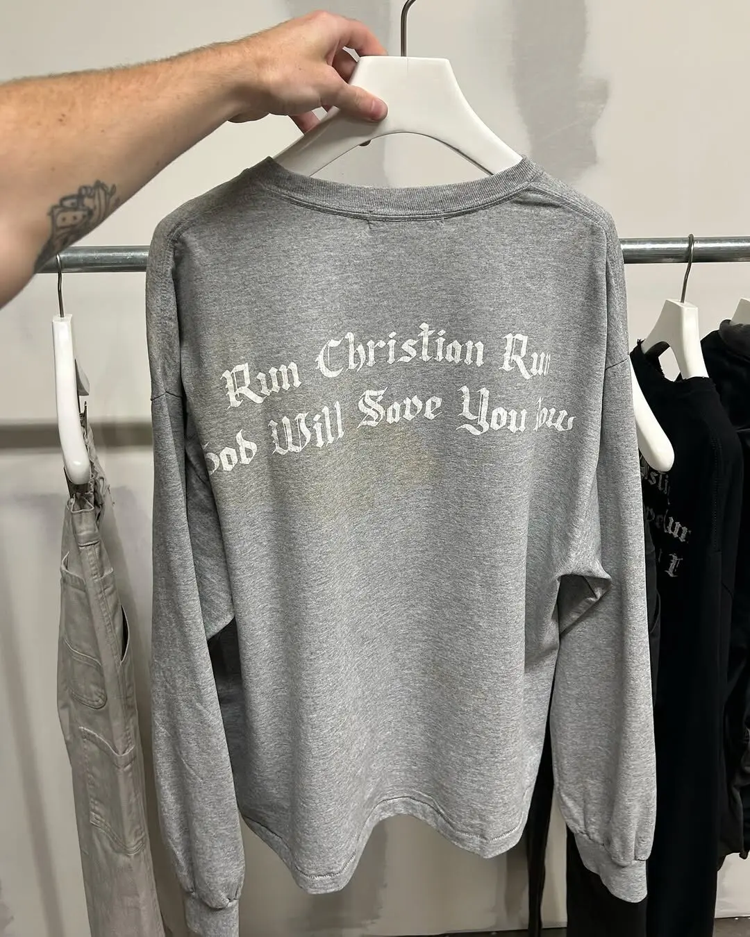 Alexander Digenova Christian Wash Old Destroy Long Sleeve tee
Alexander Digenova Christian Wash Old Destroy Long Sleeve tee