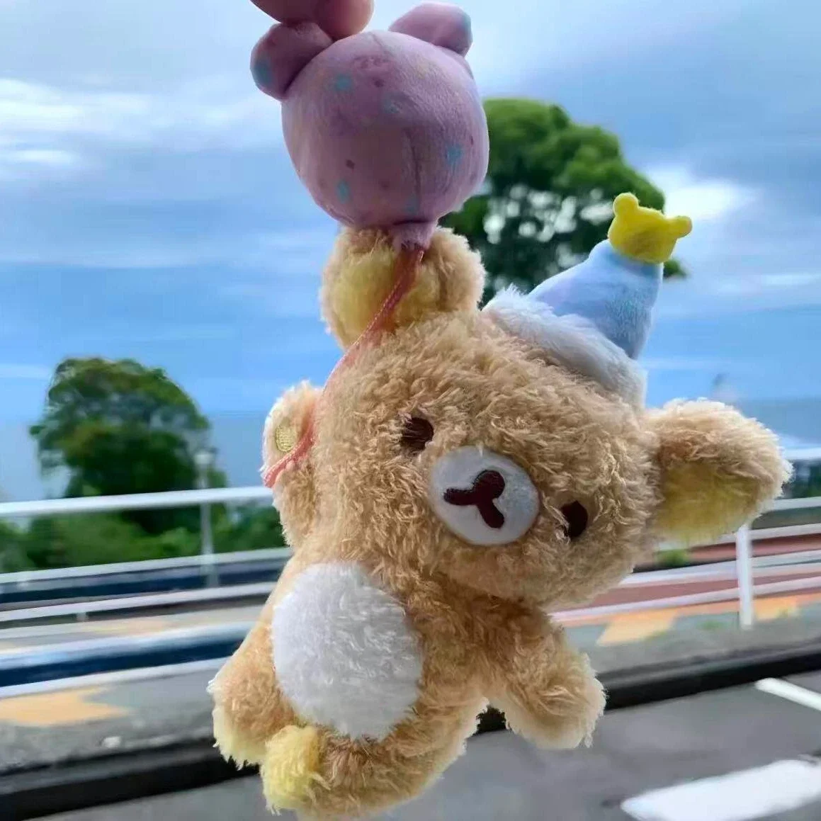 Cartoon Rilakkuma Birthday Bear Plush Keychain Soft Fluffy Stuffed Anime Bag Charm with Balloon for Backpack Decor Fans Gift
Cartoon Rilakkuma Birthday Bear Plush Keychain Soft Fluffy Stuffed Anime Bag Charm with Balloon for Backpack Decor Fans Gift