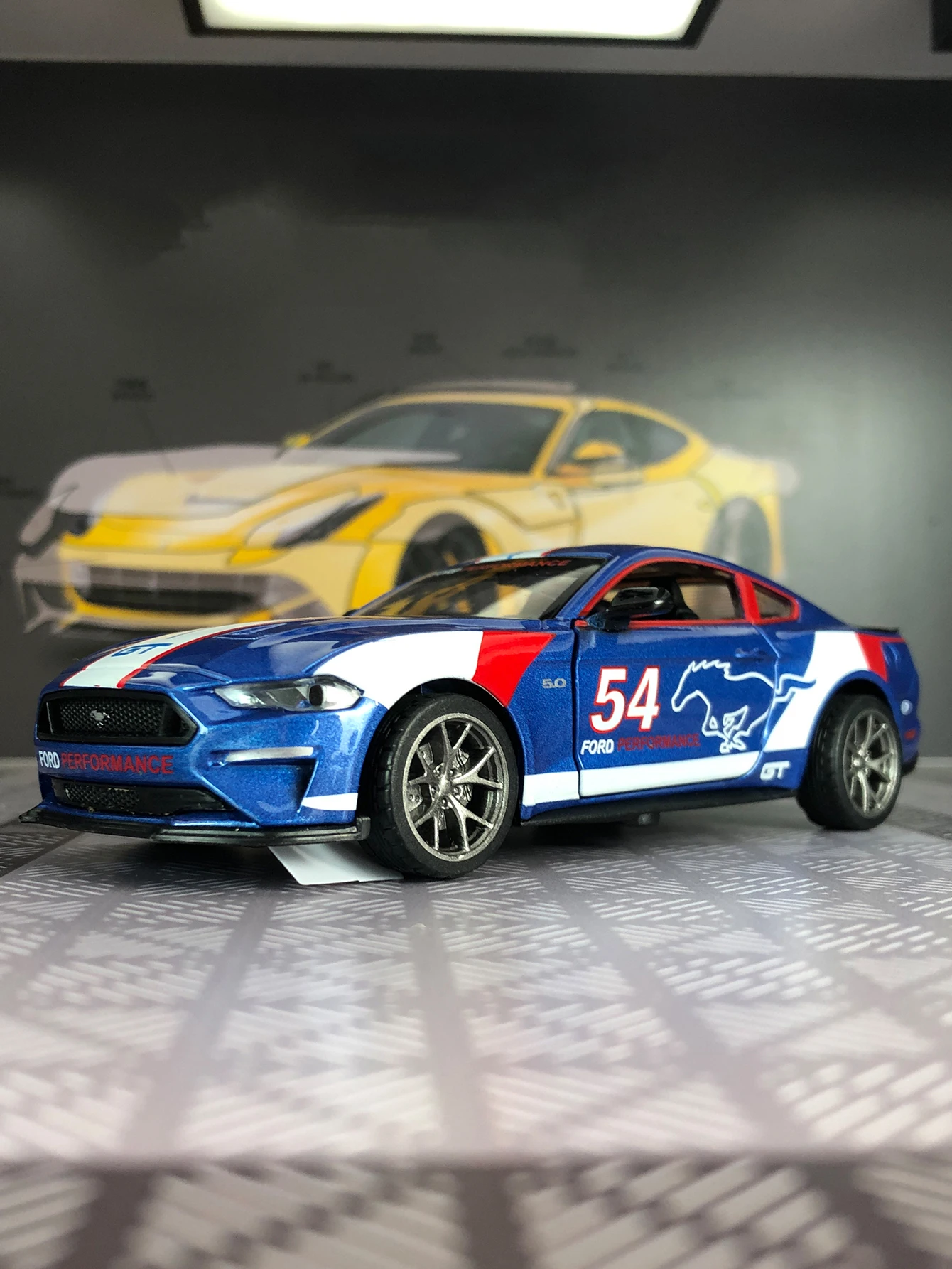 CCA 1:34 имитация цинкового сплава Ford Mustang GT 2018, модель автомобиля, статическое украшение, металлический коллекционный подарочный автомобиль
CCA 1:34 имитация цинкового сплава Ford Mustang GT 2018, модель автомобиля, статическое украшение, металлический коллекционный подарочный автомобиль