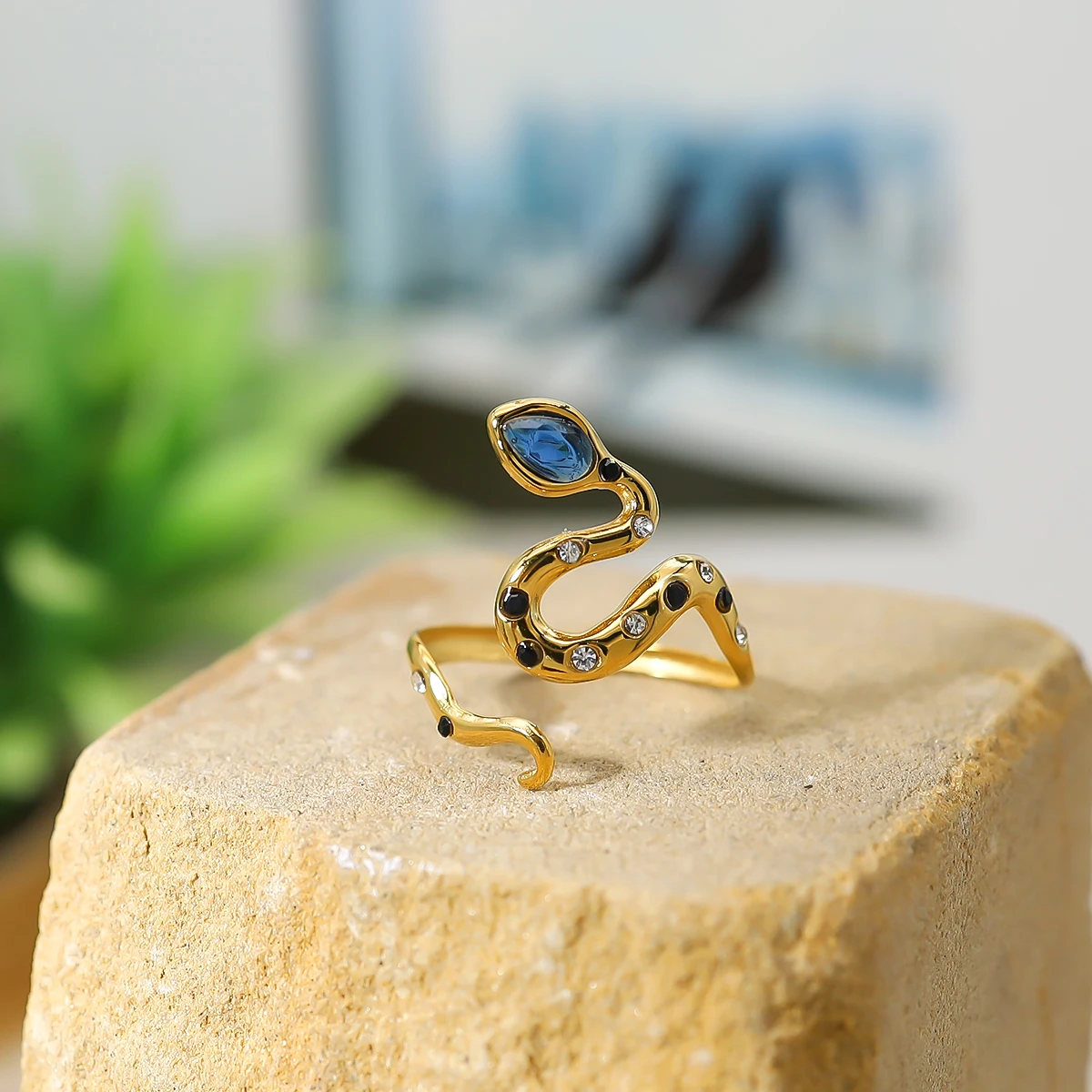 WILD & FREE New In Trendy Stainless Steel Snake Rings for Women Blue Zircon Crystal Luxury Exquisite Designer Jewelry
WILD & FREE New In Trendy Stainless Steel Snake Rings for Women Blue Zircon Crystal Luxury Exquisite Designer Jewelry