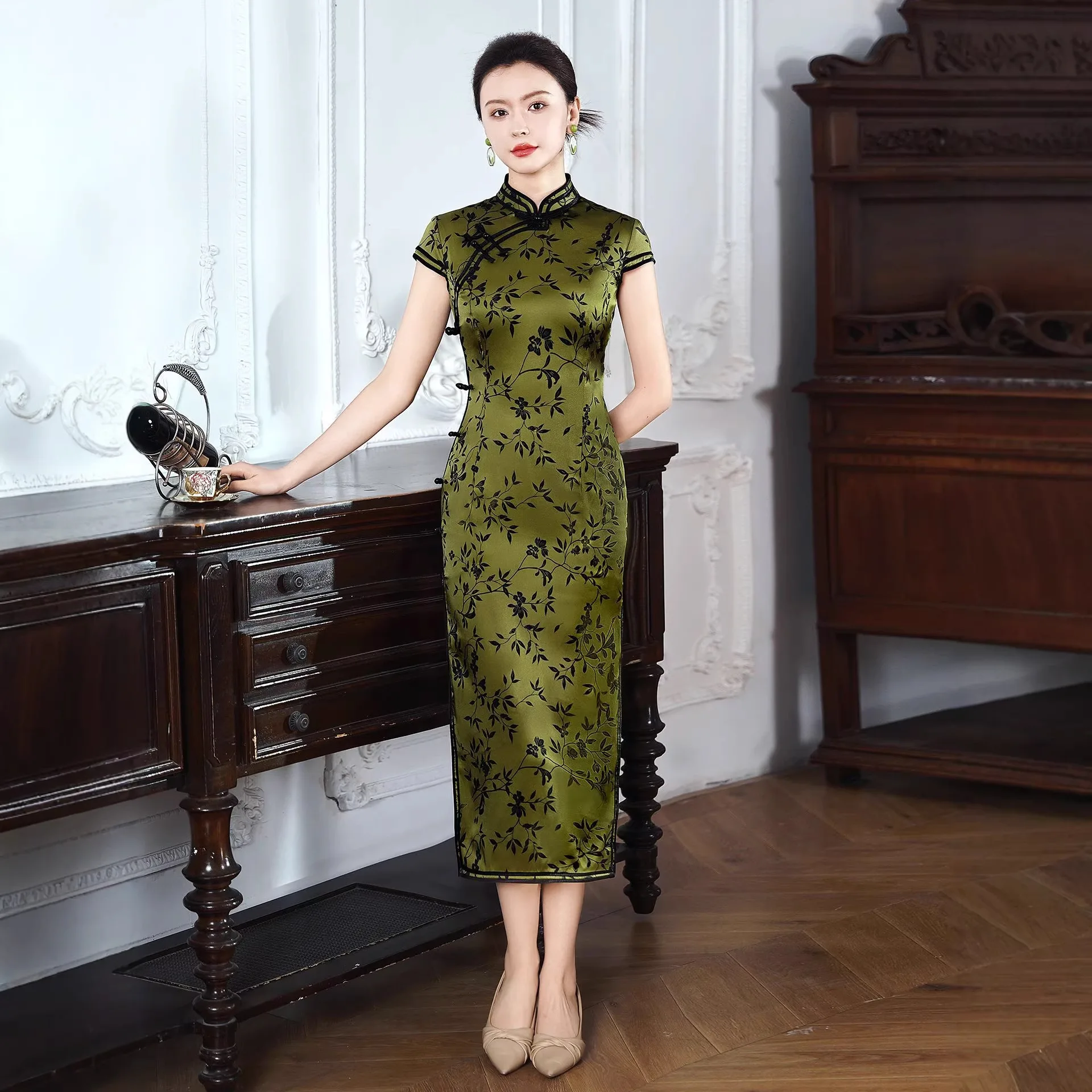 Silk Old National Green Chinese Floral Traditional Vintage Modern Cheongsam Qipao Retro Advanced Sense Improved Dress
Silk Old National Green Chinese Floral Traditional Vintage Modern Cheongsam Qipao Retro Advanced Sense Improved Dress