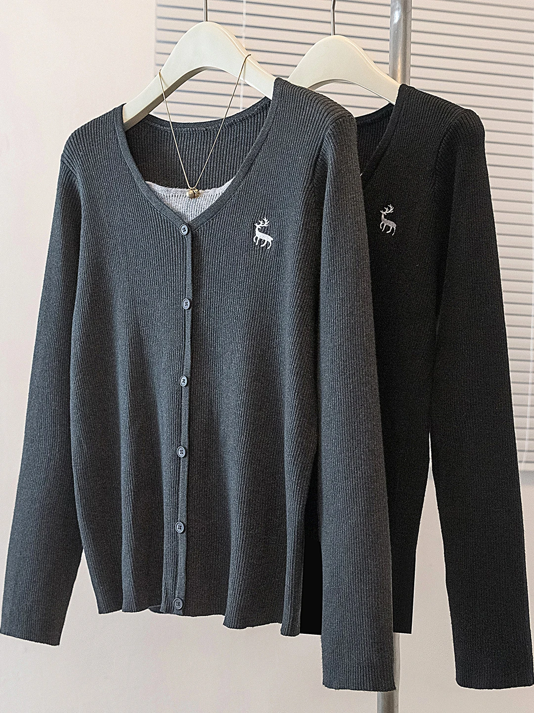 plus Size Knitted Top Loose Base Layer Shirt Trendy Fake Two-Piece Long Sleeve round Neck Color Slimming Bottoming Shirt
plus Size Knitted Top Loose Base Layer Shirt Trendy Fake Two-Piece Long Sleeve round Neck Color Slimming Bottoming Shirt