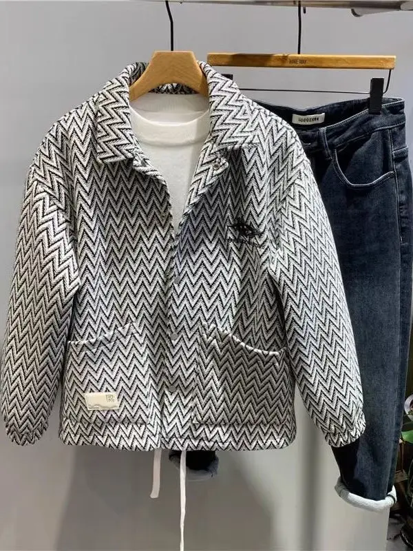 Повседневная мужская полосатая цветная куртка с цветочным воротником, осень-зима, Новое поступление, свободная посадка из полиэфирного волокна, длинная све, обычная длина
Повседневная мужская полосатая цветная куртка с цветочным воротником, осень-зима, Новое поступление, свободная посадка из полиэфирного волокна, длинная све, обычная длина