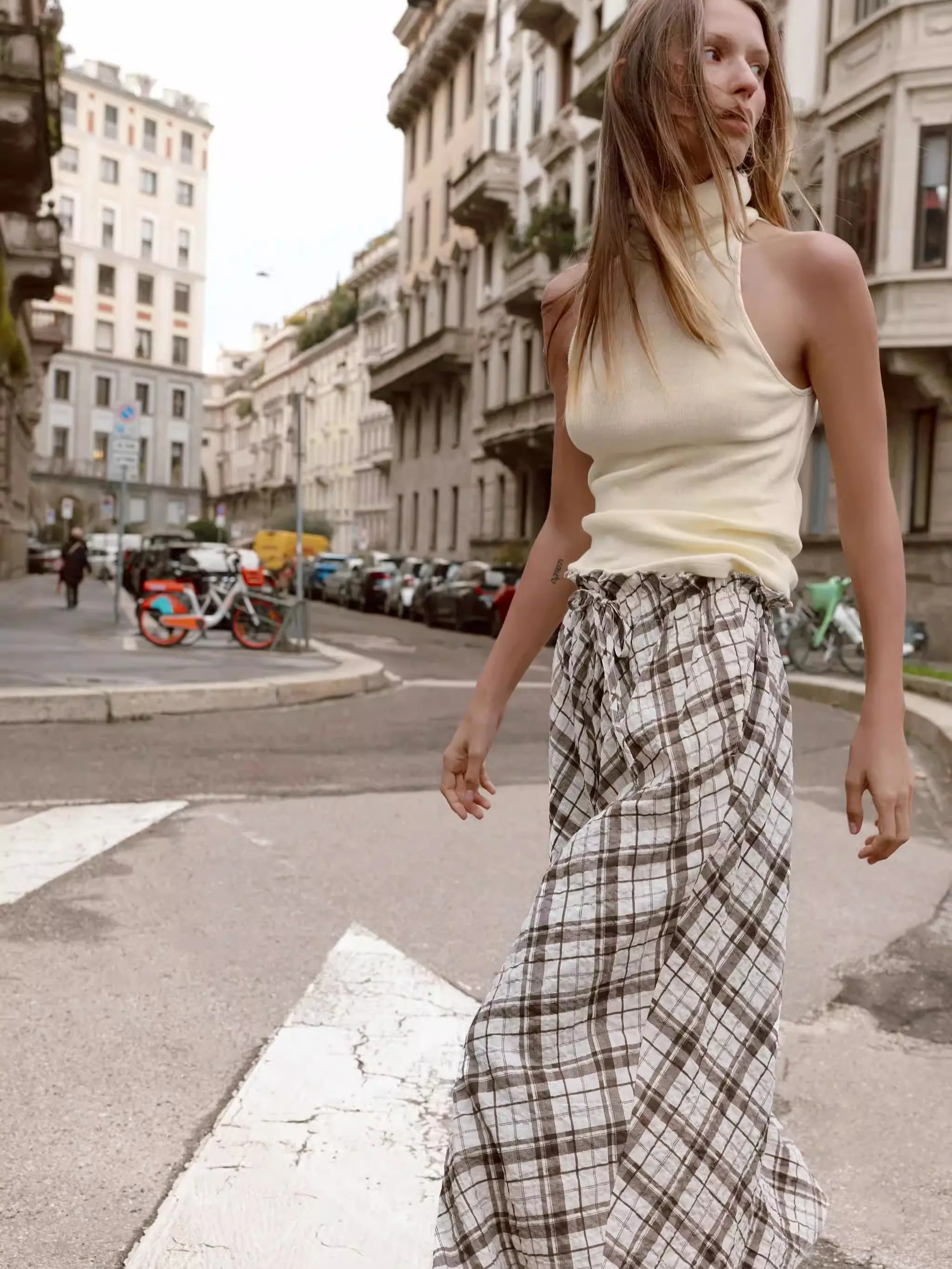 Elegant Elastic Waist Casual Plaid Midi Skirt Women's New Arrival Summer Fashion Comfortable Fit Ethnic Style Stage Costume
Elegant Elastic Waist Casual Plaid Midi Skirt Women's New Arrival Summer Fashion Comfortable Fit Ethnic Style Stage Costume