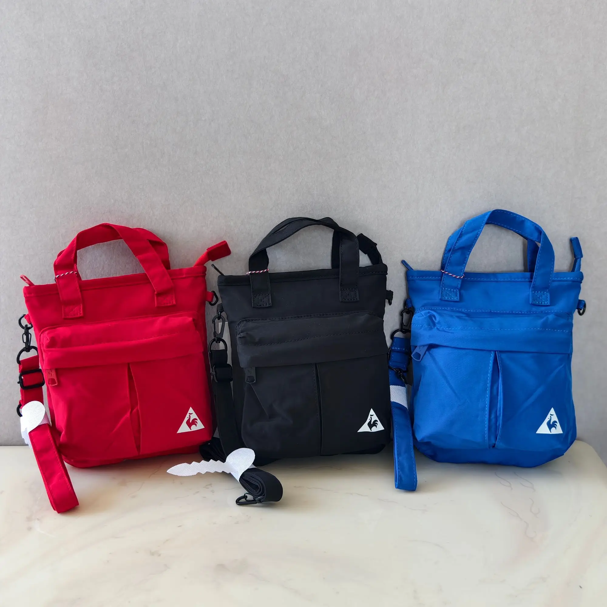 Fashion Lightweight Unisex Waterproof Nylon Small Tote Bag Crossbody Handheld Sports Commute Versatile Phone Bag
Fashion Lightweight Unisex Waterproof Nylon Small Tote Bag Crossbody Handheld Sports Commute Versatile Phone Bag