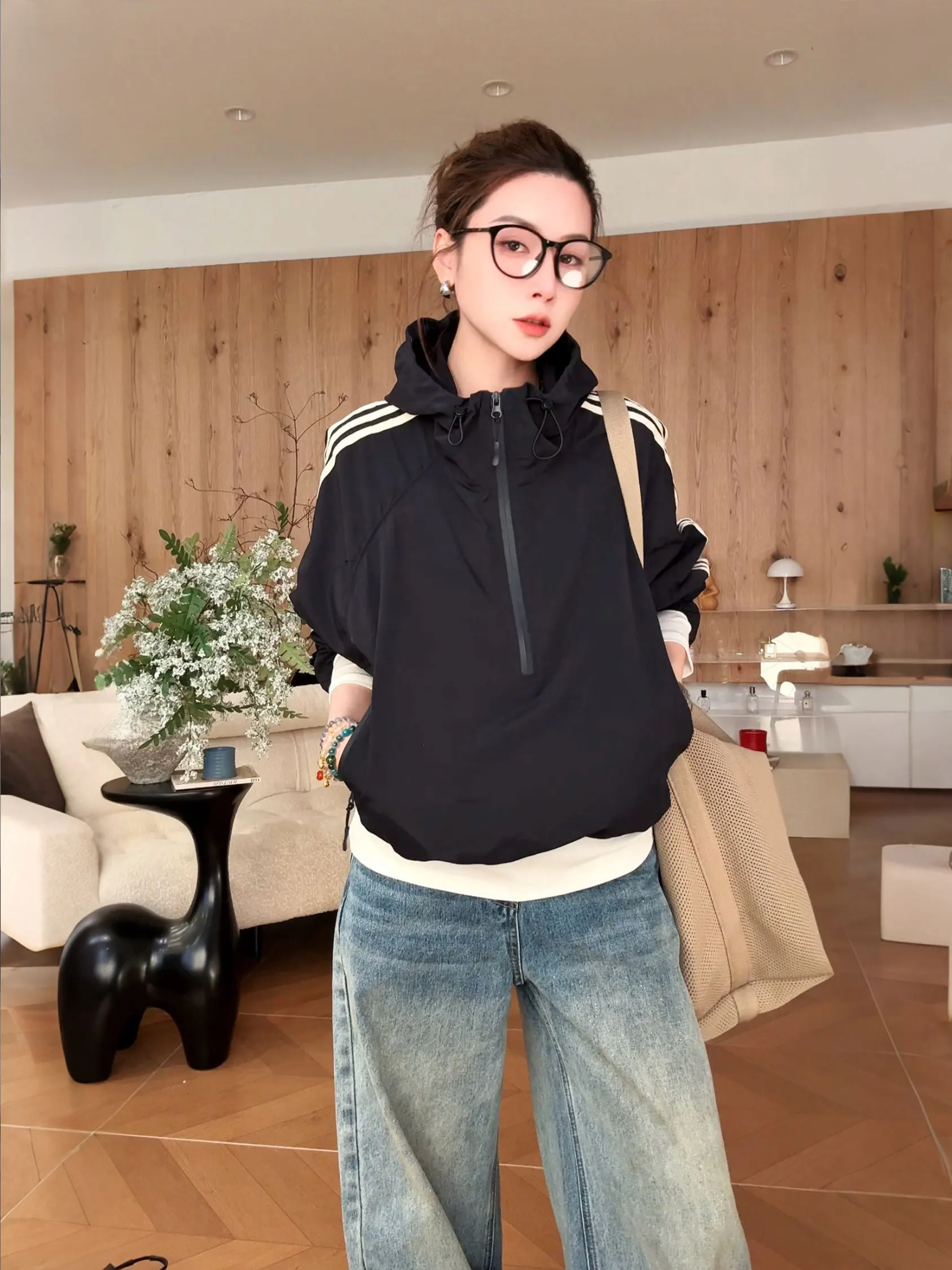 Spring Minimalist Three-Stripes Hooded Jacket D869 by Yue Yue Bu Xi Yu Blue Ocean Deep Navigation Casual Women's Outerwear
Spring Minimalist Three-Stripes Hooded Jacket D869 by Yue Yue Bu Xi Yu Blue Ocean Deep Navigation Casual Women's Outerwear