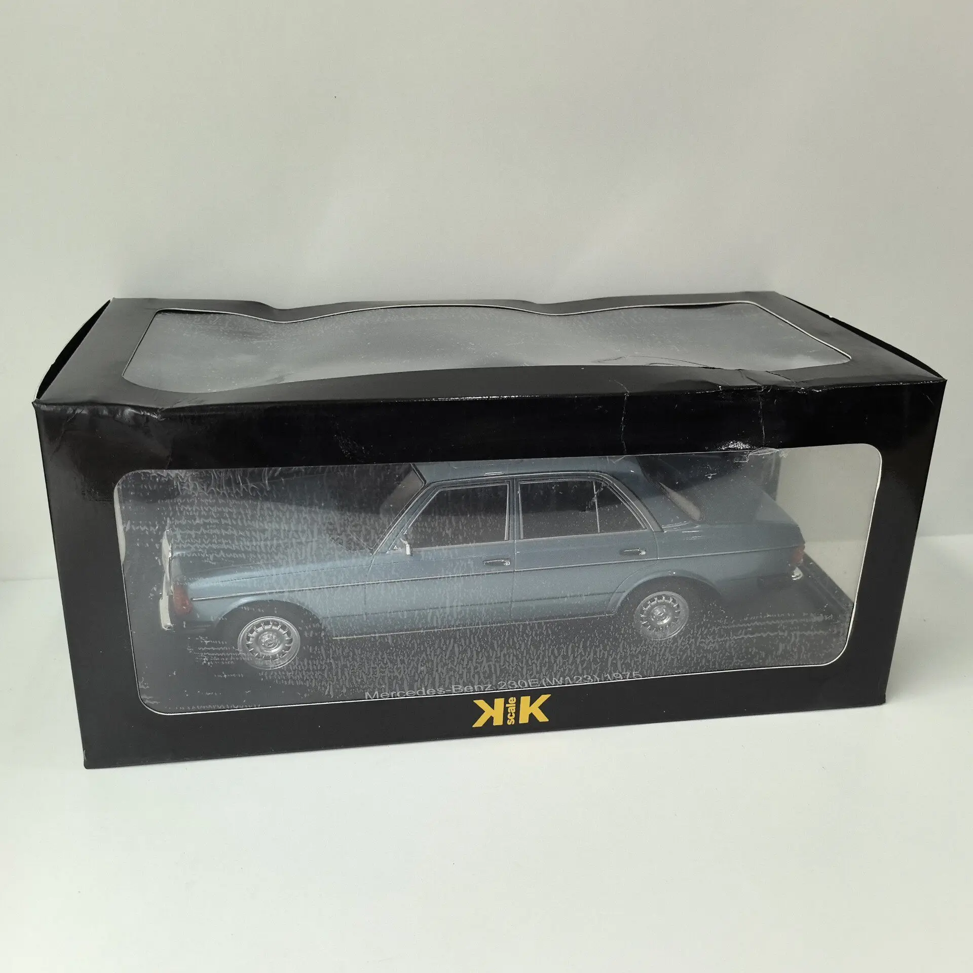 Box Old Diecast KK 1/18 Scale BENZ 230E W123 1975 47 Alloy Car Model
Box Old Diecast KK 1/18 Scale BENZ 230E W123 1975 47 Alloy Car Model