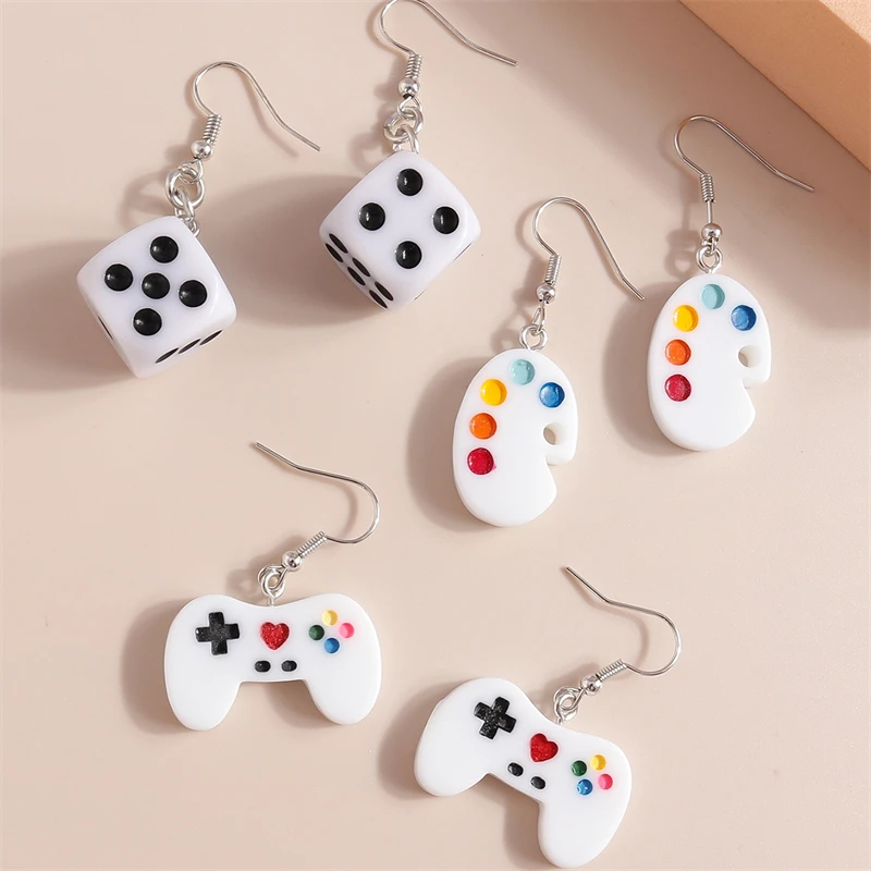 3Pairs/Set Creative Funny Game Console Drop Earrings for Women Resin Dice Dangle Hooks Earrings Girls Party Holiday Jewelry Gift
3Pairs/Set Creative Funny Game Console Drop Earrings for Women Resin Dice Dangle Hooks Earrings Girls Party Holiday Jewelry Gift