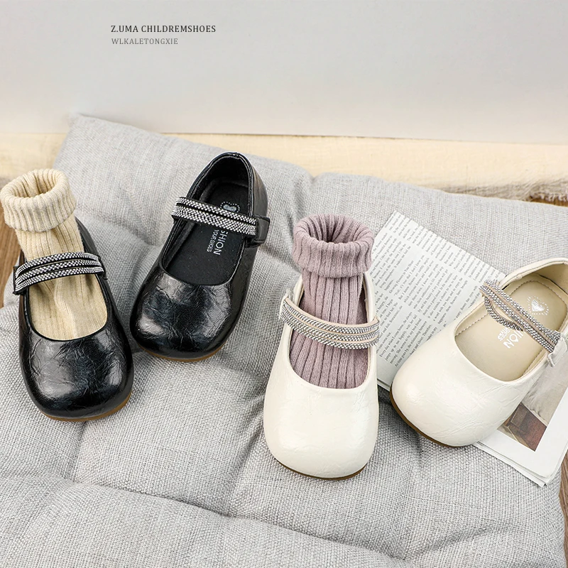 Simple 2025 New Children Girls Shoes Fashion Princess Black Beige Leather Shoes Luxury Ballet Versatile Kids Causal Flat Shoes
Simple 2025 New Children Girls Shoes Fashion Princess Black Beige Leather Shoes Luxury Ballet Versatile Kids Causal Flat Shoes
