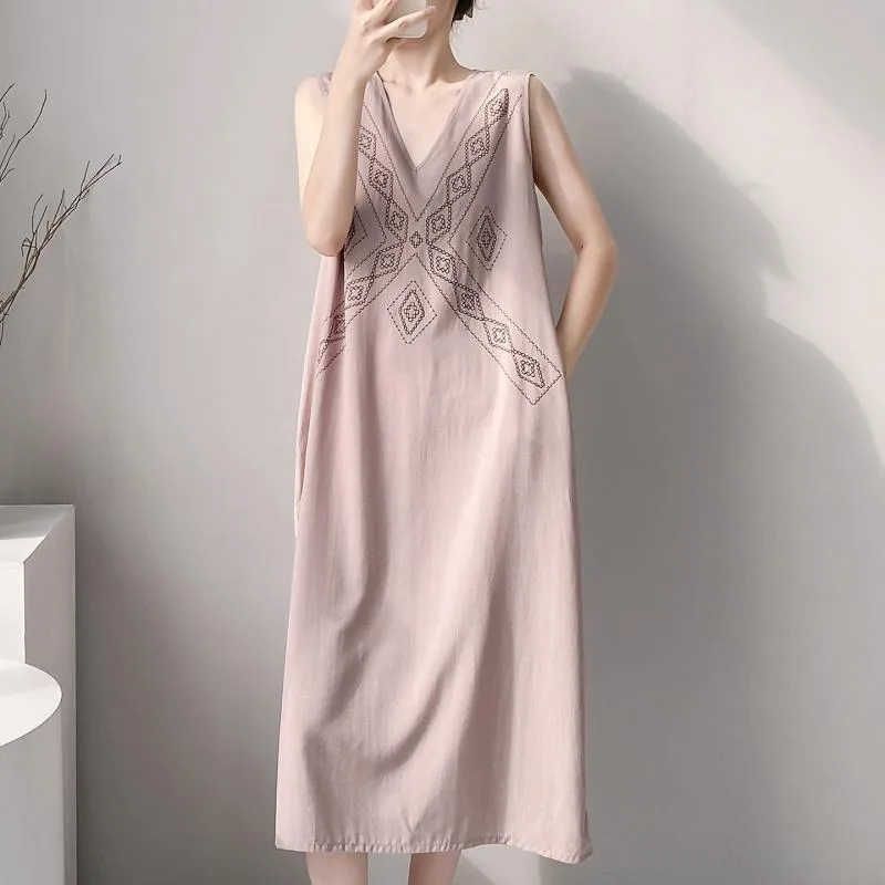 Embroidered Cotton Nightgown for Women in Summer with Breast Pads and Pockets, Suitable for Outdoor Wear, Thin Dress
Embroidered Cotton Nightgown for Women in Summer with Breast Pads and Pockets, Suitable for Outdoor Wear, Thin Dress