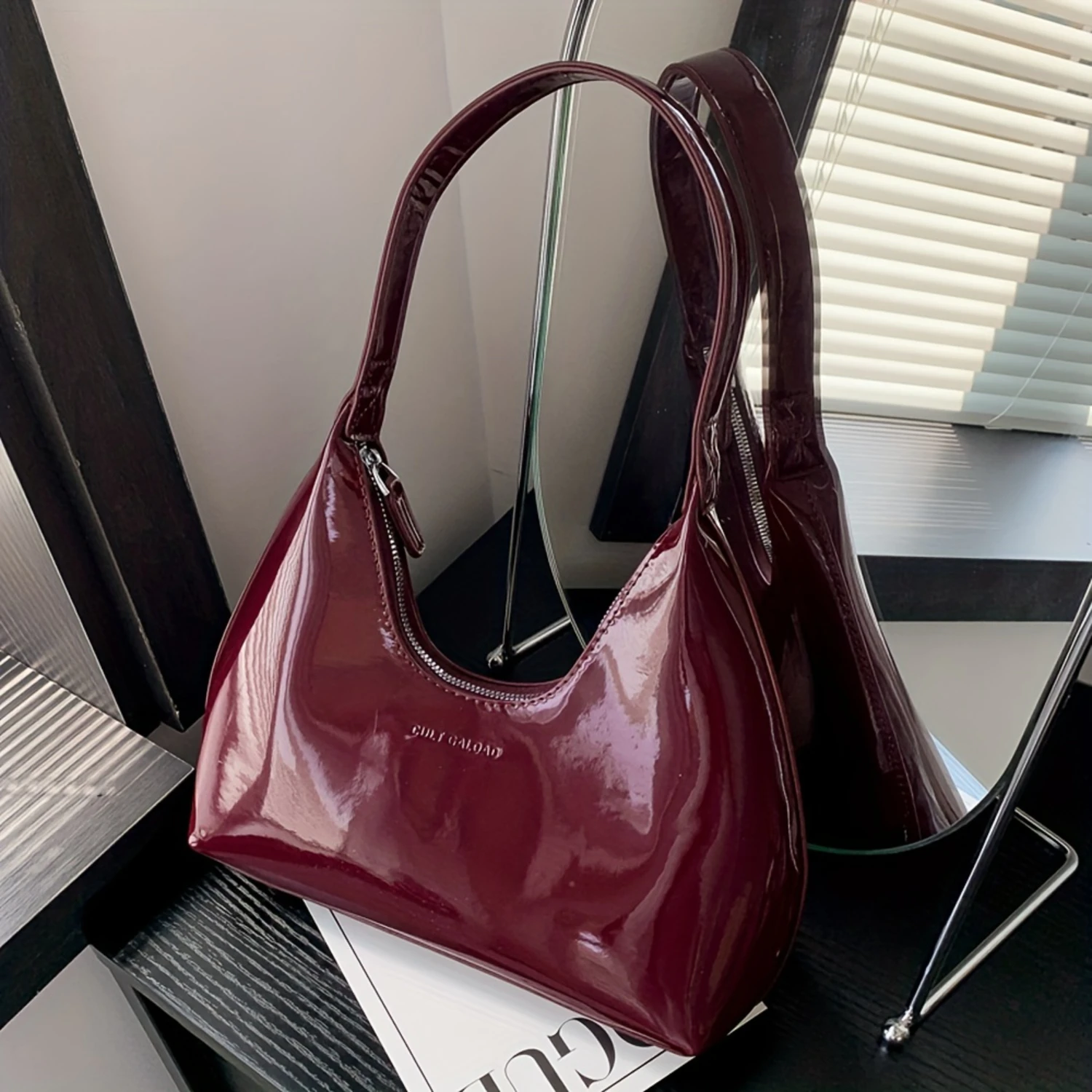 Chic Glossy PU Leather Shoulder Bag - Versatile & Durable Fashion Tote for Every Occasion
Chic Glossy PU Leather Shoulder Bag - Versatile & Durable Fashion Tote for Every Occasion