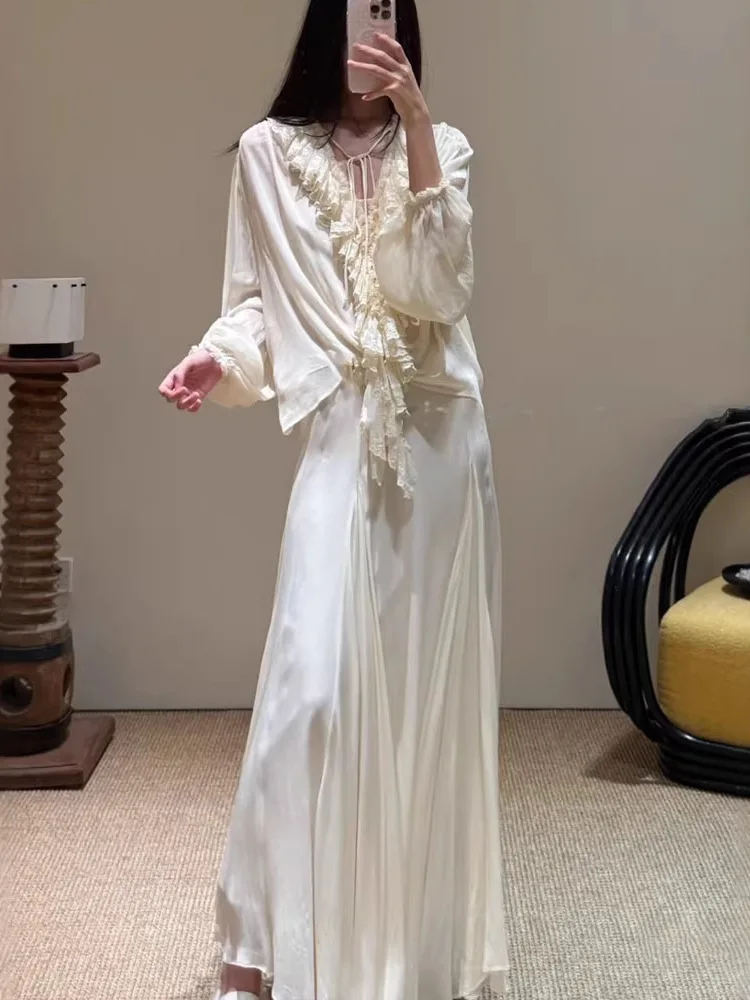 Elegant Lace Trim Blouse And Half Skirt Set Women's Puffy Sleeve Long Sleeve Sweet Style Drapey Versatile Spring Collection
Elegant Lace Trim Blouse And Half Skirt Set Women's Puffy Sleeve Long Sleeve Sweet Style Drapey Versatile Spring Collection