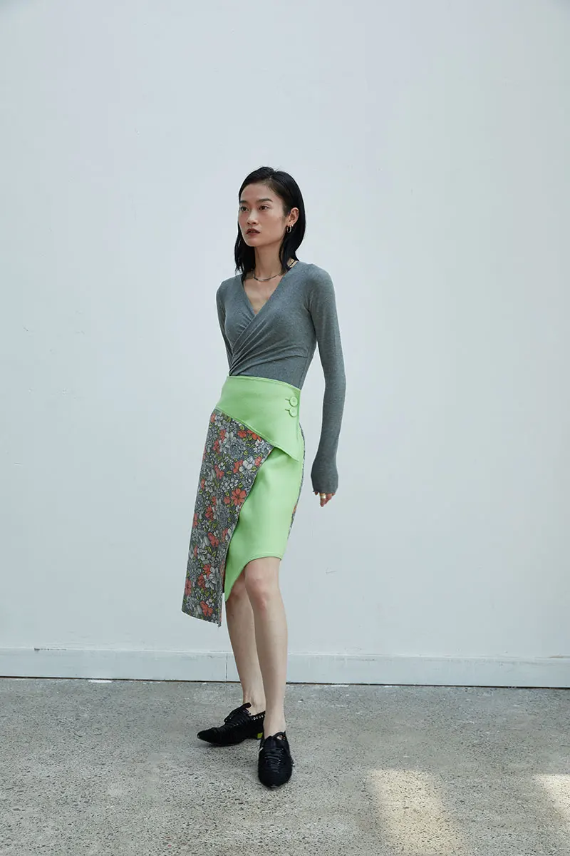 Typical Me AW19 Women's Wool Blend Skirt Asymmetrical Design Patchwork Floral Print Side Slit Mid-Length Skirt
Typical Me AW19 Women's Wool Blend Skirt Asymmetrical Design Patchwork Floral Print Side Slit Mid-Length Skirt