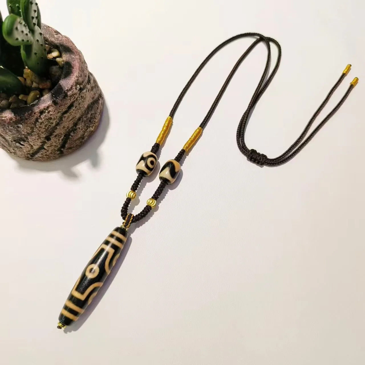1pcs Tibetan Tooth Yellow 6, 7, 9 Agate Pillar Eye with Tooth Yellow Barrel Bead Adjustable Couple Necklace Dzi
1pcs Tibetan Tooth Yellow 6, 7, 9 Agate Pillar Eye with Tooth Yellow Barrel Bead Adjustable Couple Necklace Dzi
