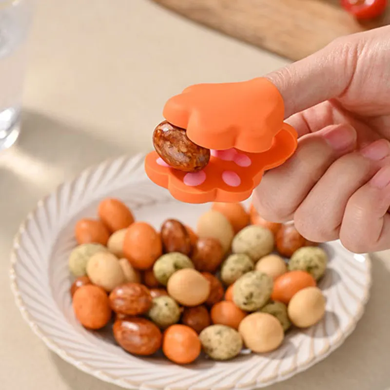 2Pcs Silicone Cat Claw Food Snack Clip Creative Cute Finger Set Food Clip Thermal Insulation Oven Heat Resistant Gloves
2Pcs Silicone Cat Claw Food Snack Clip Creative Cute Finger Set Food Clip Thermal Insulation Oven Heat Resistant Gloves