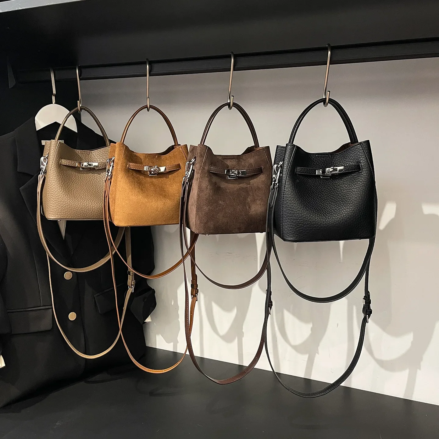 Шикарная сумка-ведро 2024, модная женская сумка через плечо, универсальная сумка через плечо, минималистичная сумка «день-ночь», текстурированный слинг
Шикарная сумка-ведро 2024, модная женская сумка через плечо, универсальная сумка через плечо, минималистичная сумка «день-ночь», текстурированный слинг