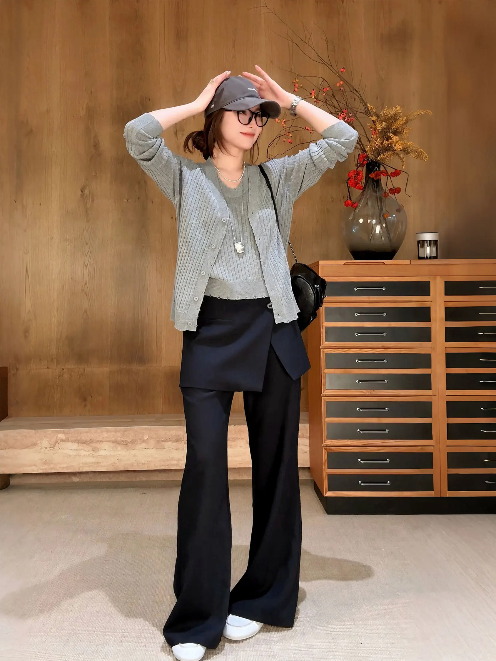 Мужские повседневные брюки-чинос из полиэстера с боковыми пуговицами и декоративными вставками, прямого кроя, удобные для поездок на работу
Мужские повседневные брюки-чинос из полиэстера с боковыми пуговицами и декоративными вставками, прямого кроя, удобные для поездок на работу