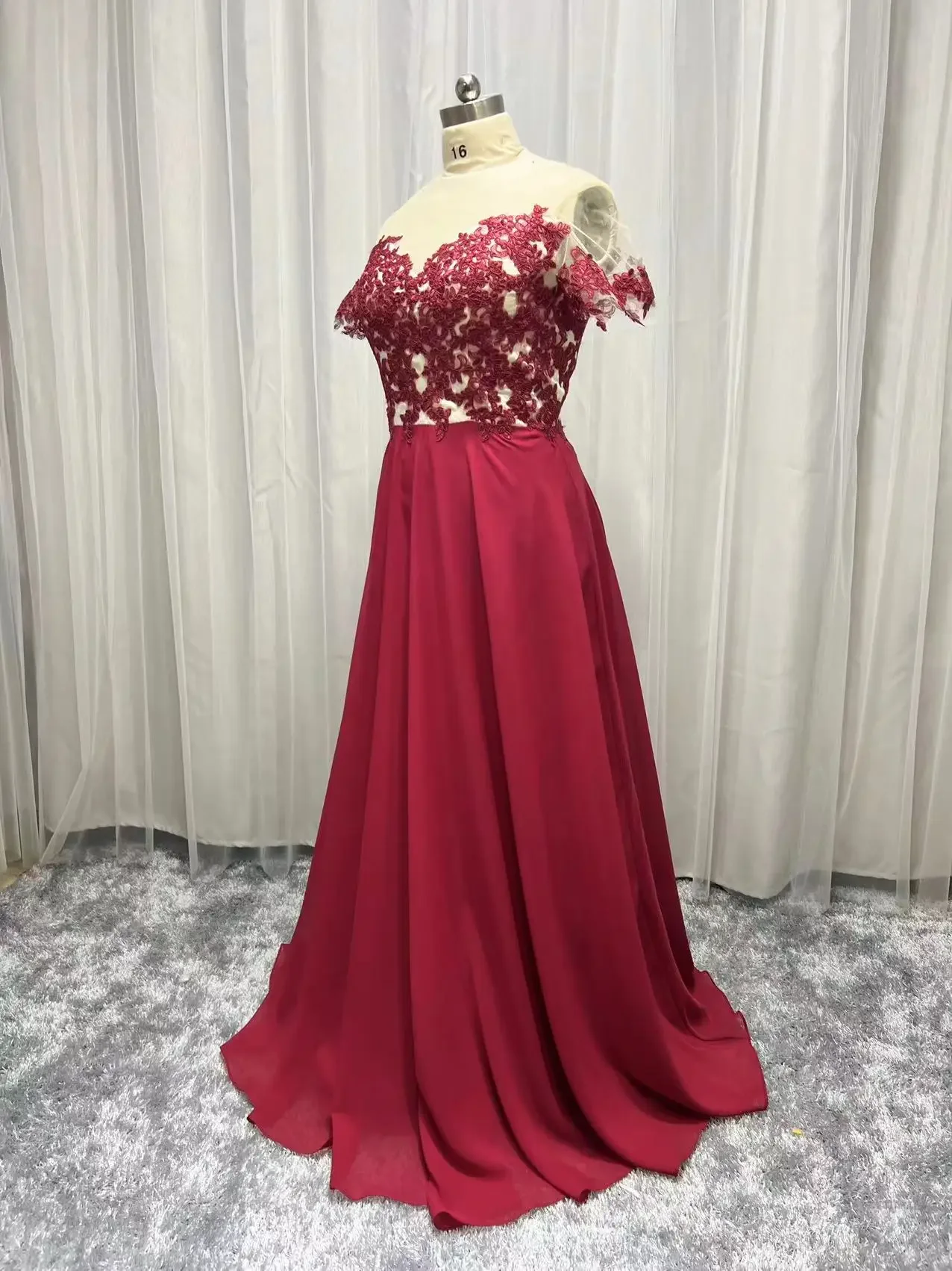 Plus Size Burgundy Long Evening Party Gowns Chiffon Vestidos De Festa Sexy Illusion Neckline Special Occasion Prom Dress
Plus Size Burgundy Long Evening Party Gowns Chiffon Vestidos De Festa Sexy Illusion Neckline Special Occasion Prom Dress