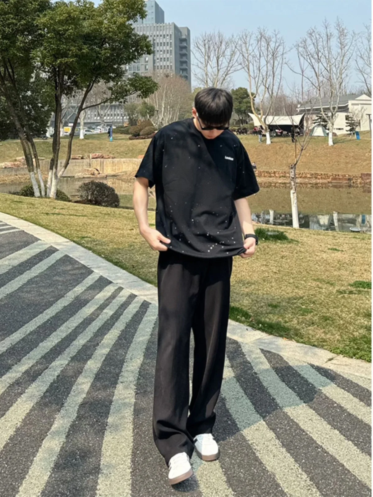 Мужские летние повседневные брюки Cleanfit Pure Black Ice Silk с широкими штанинами, на шнурке, тонкие, отпугивающие комаров, в стиле кэжуал
Мужские летние повседневные брюки Cleanfit Pure Black Ice Silk с широкими штанинами, на шнурке, тонкие, отпугивающие комаров, в стиле кэжуал