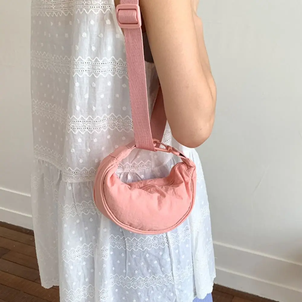 Cute Korean Style Nylon Crossbody Bag Handbag Solid Color Mini Dumpling Bag Lightweight Oxford Cloth Shoulder Bag Student
Cute Korean Style Nylon Crossbody Bag Handbag Solid Color Mini Dumpling Bag Lightweight Oxford Cloth Shoulder Bag Student