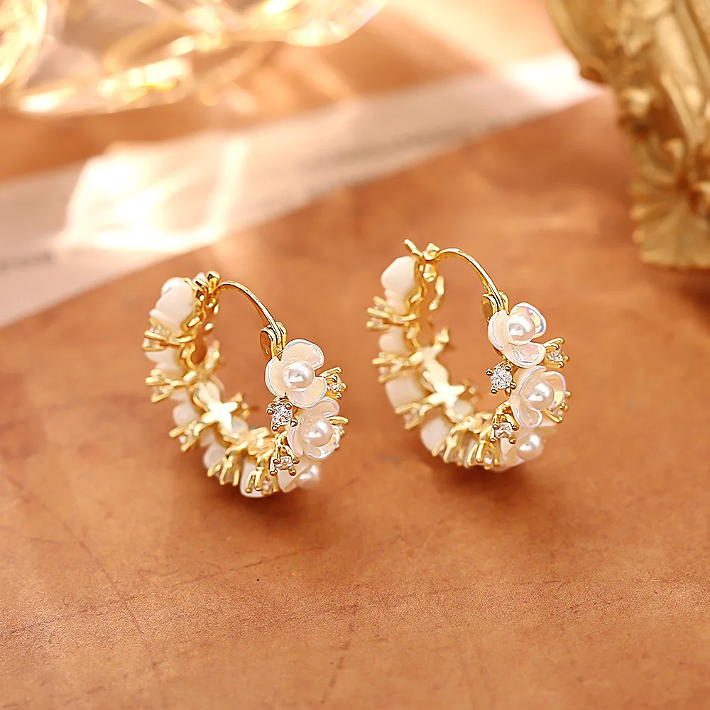Fashionable and Exquisite Pearl Zircon Flower Earrings High-end Earrings Elegant and Personalized Versatile Earrings
Fashionable and Exquisite Pearl Zircon Flower Earrings High-end Earrings Elegant and Personalized Versatile Earrings