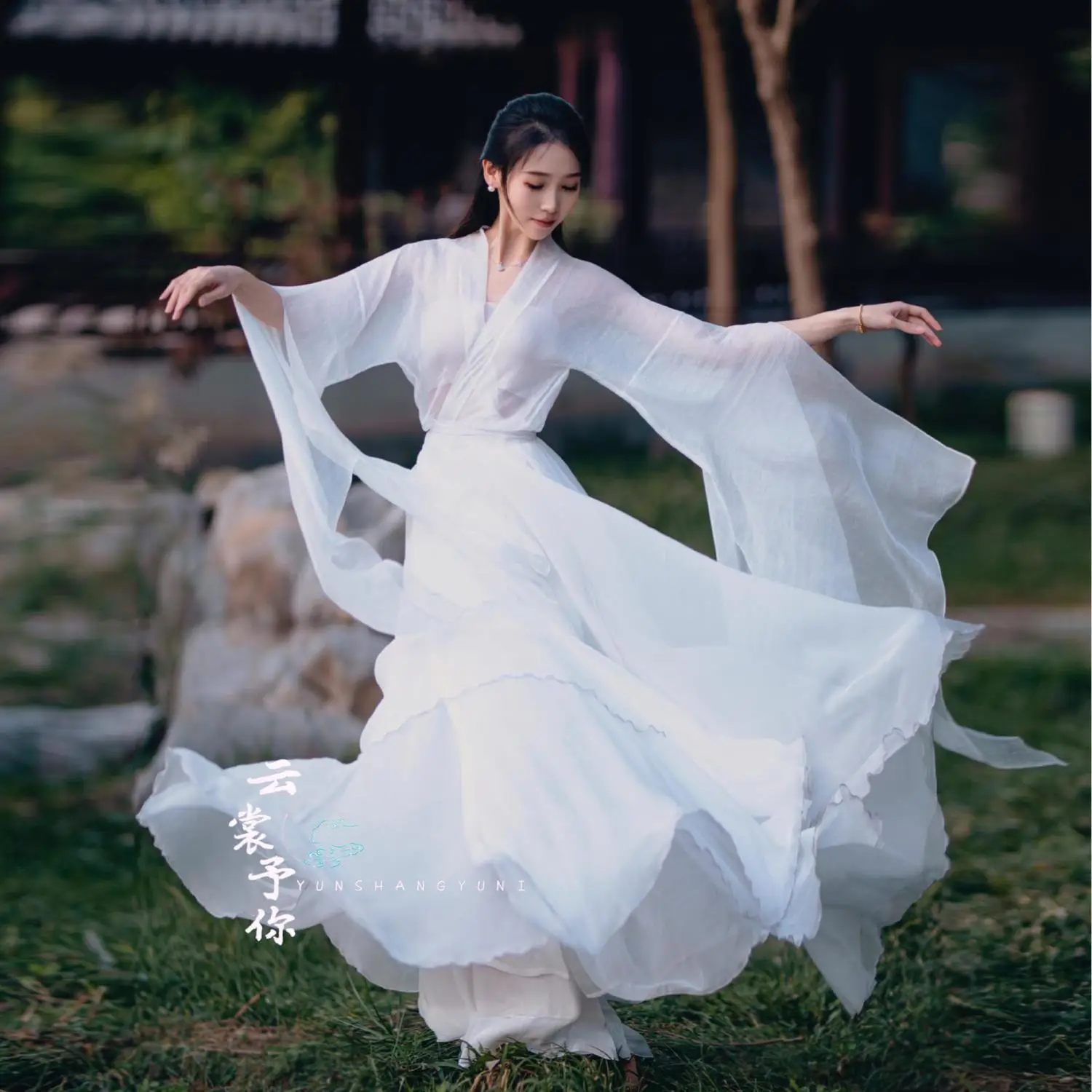 White Red Chinese Style Classical Dance Set Flowy Long Skirt & Fairy Gauze Hanfu Style Practice & Exam Outfit Stage Costumes
White Red Chinese Style Classical Dance Set Flowy Long Skirt & Fairy Gauze Hanfu Style Practice & Exam Outfit Stage Costumes