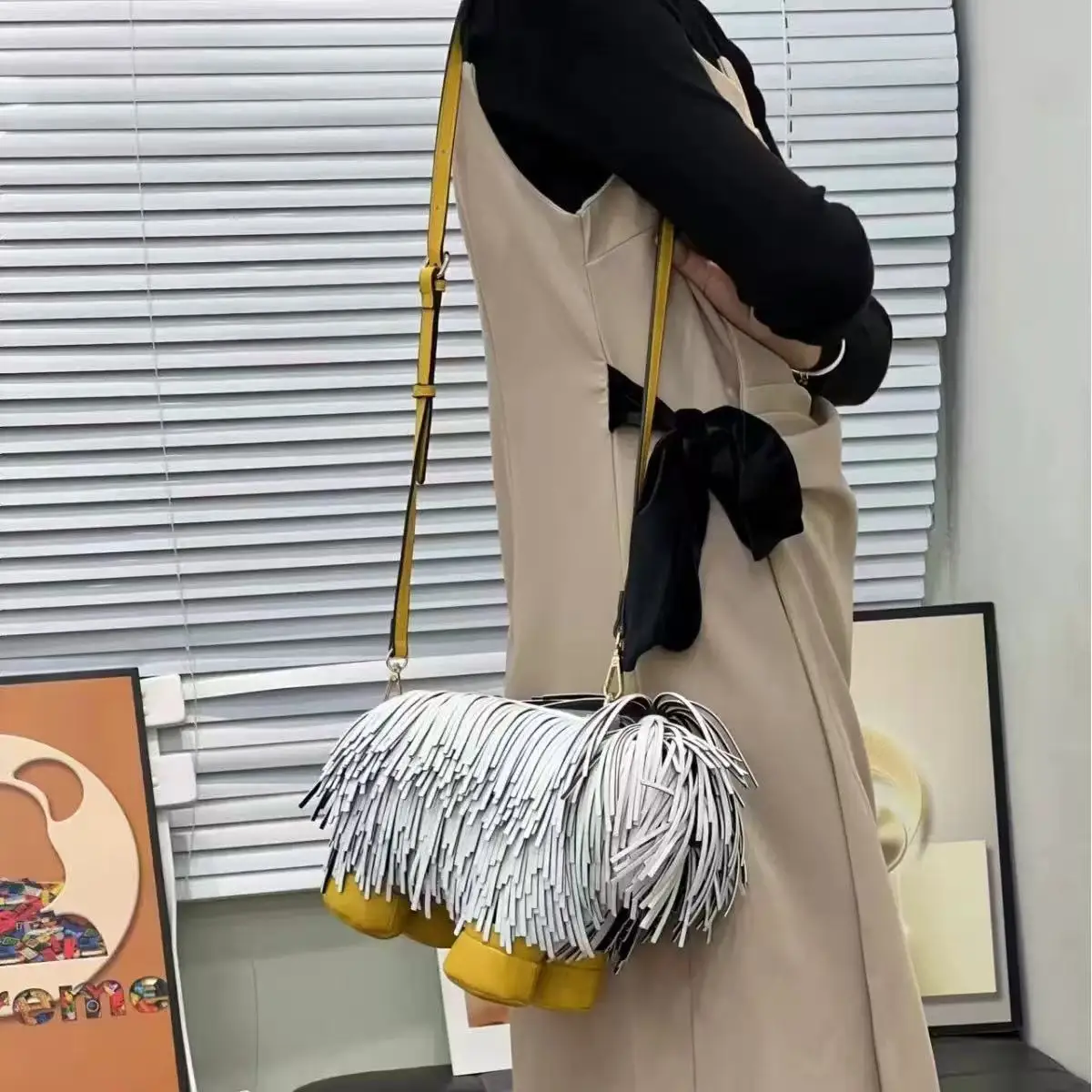 Creative Quirky Pekingese Dog Crossbody Bag Personalized Small Dog-Shaped Shoulder Bag with Tassels for Unique Style
Creative Quirky Pekingese Dog Crossbody Bag Personalized Small Dog-Shaped Shoulder Bag with Tassels for Unique Style