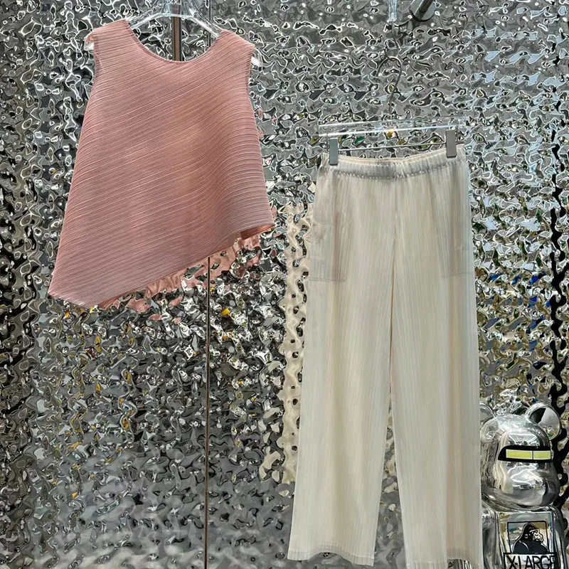 Irregular Pleated Sleeveless Top High-waisted Straight Trousers Two-piece Set Miyake 2025 Summer New Women's Fashion Casual Suit
Irregular Pleated Sleeveless Top High-waisted Straight Trousers Two-piece Set Miyake 2025 Summer New Women's Fashion Casual Suit