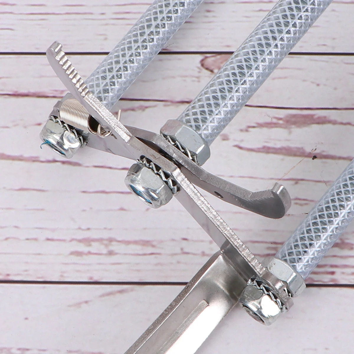 Aluminum Beehive Frame Clip Sturdy Professional Tool for Beekeeping Long Lasting Durable High Quality Clamping
Aluminum Beehive Frame Clip Sturdy Professional Tool for Beekeeping Long Lasting Durable High Quality Clamping