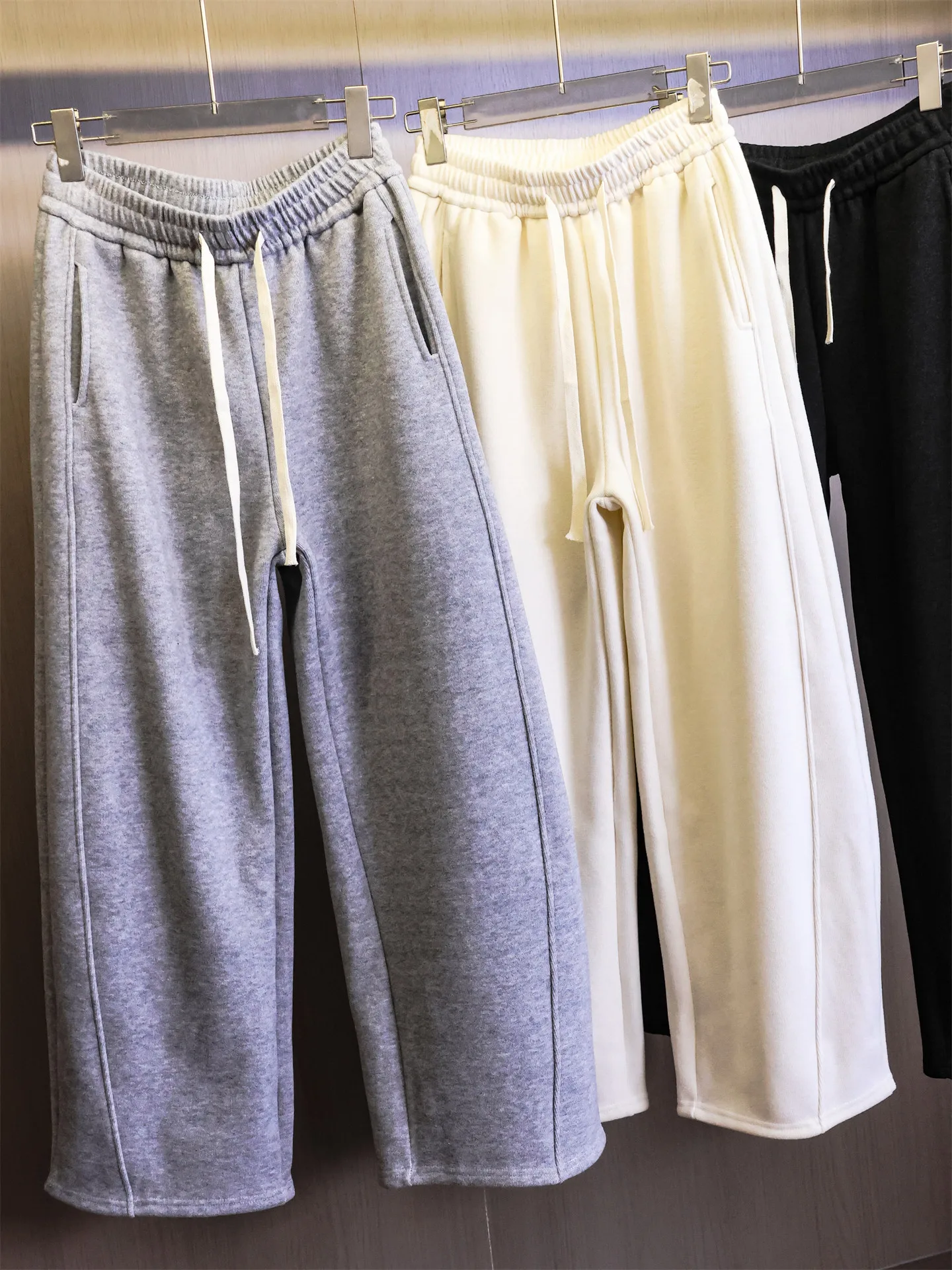 Thickened Fleece Lined Bananas Sports Leisure Pants Women High Waist Elastic Straight Leg Warm Casual Trousers for Winter
Thickened Fleece Lined Bananas Sports Leisure Pants Women High Waist Elastic Straight Leg Warm Casual Trousers for Winter