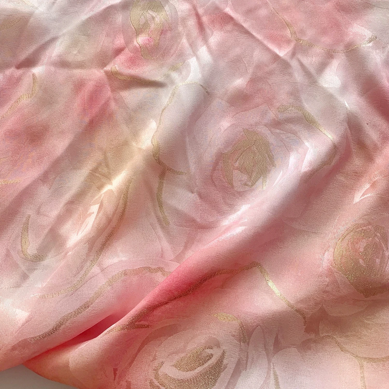 Natural Woven Pink Rose Silk Jacquard Fabric Good Material 19m/m Gold Silver Metallic for Women Dresses Shirt
Natural Woven Pink Rose Silk Jacquard Fabric Good Material 19m/m Gold Silver Metallic for Women Dresses Shirt