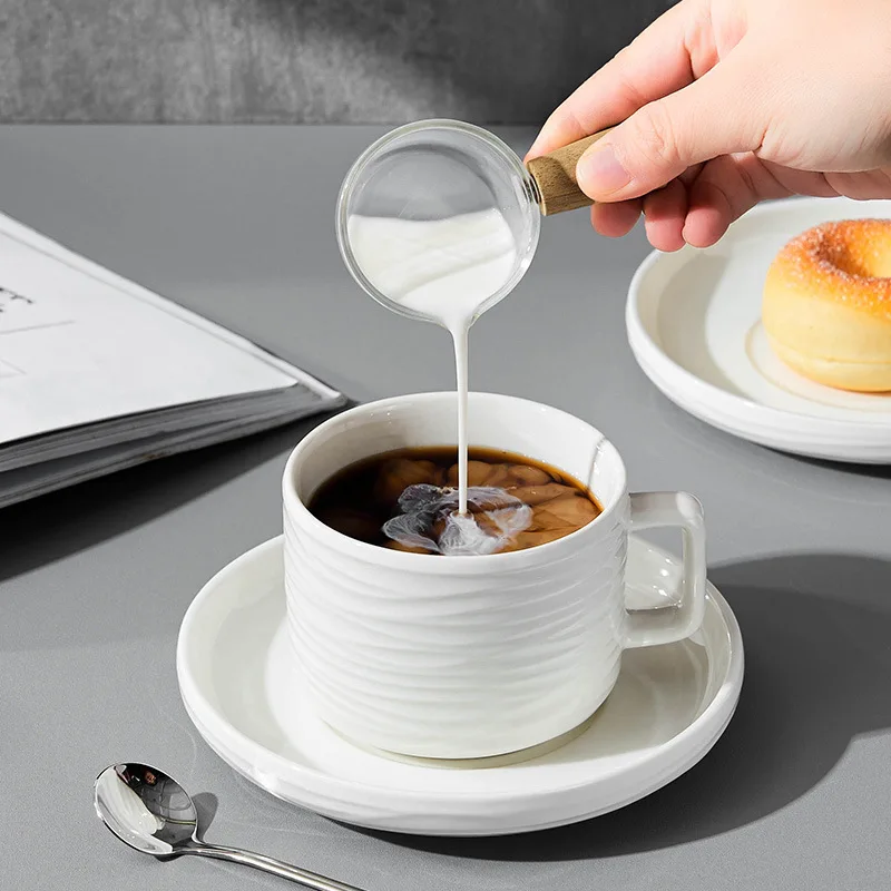 European White Porcelain 290ml Coffee Cup Saucer Set Household White Water Ripple Ceramic Tea Cup Breakfast Milk Beverage Cup
European White Porcelain 290ml Coffee Cup Saucer Set Household White Water Ripple Ceramic Tea Cup Breakfast Milk Beverage Cup