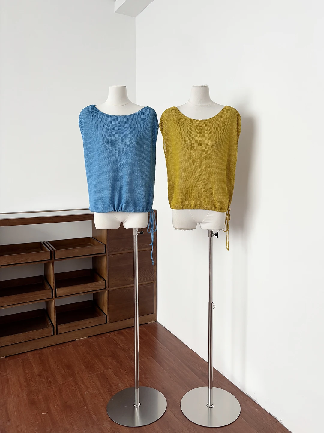 Summer 2026 Women's Soft Style round Neck Short Sleeve Knitted Top Drawstring Waist Loose Fit Casual Fashion Polyester Fiber
Summer 2026 Women's Soft Style round Neck Short Sleeve Knitted Top Drawstring Waist Loose Fit Casual Fashion Polyester Fiber