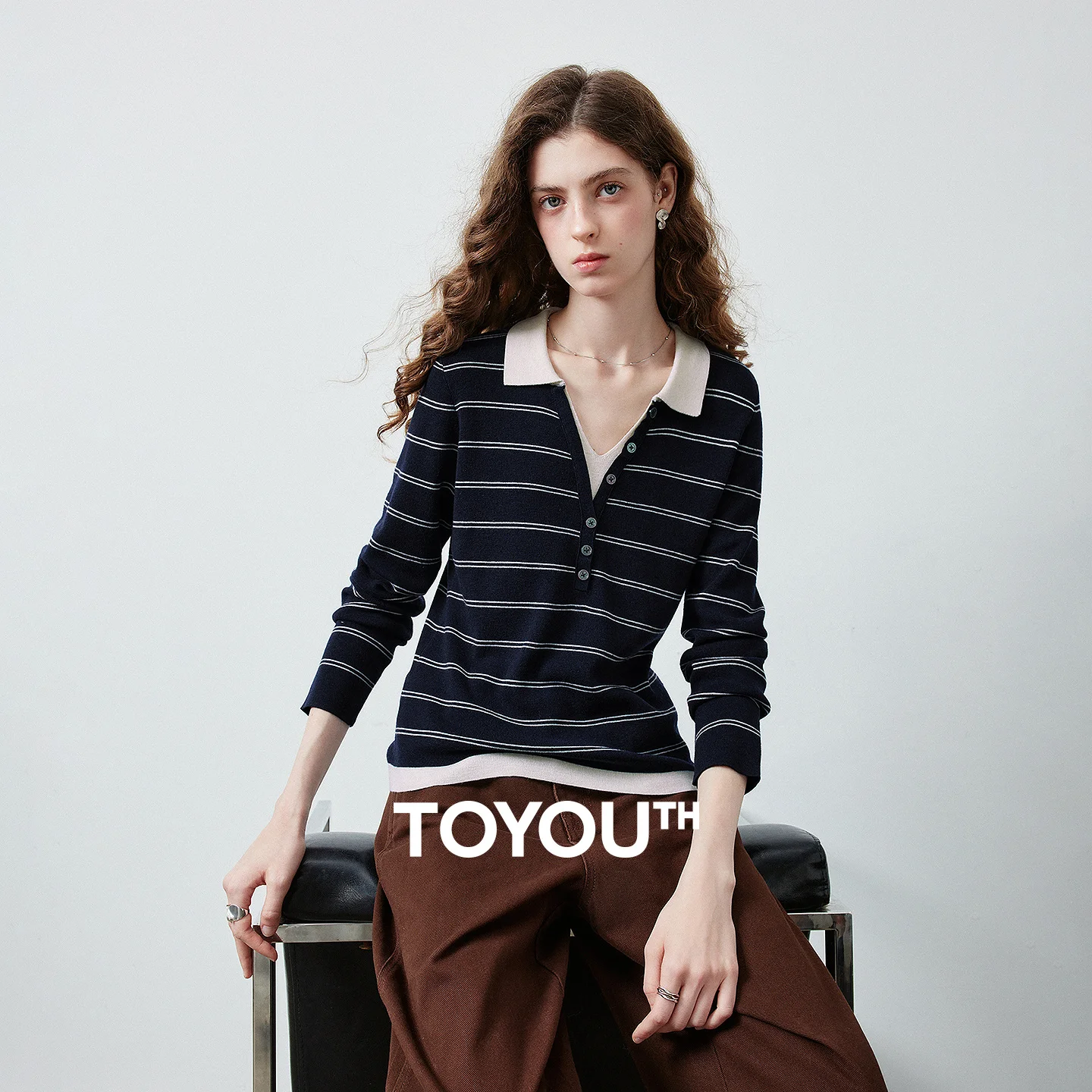 TOYOUTH Women's Fake Two Piece Wool Blend Knit Top 2026 Autumn New Preppy Striped Polo Collar Intellectual Slim Fit Blouse
TOYOUTH Women's Fake Two Piece Wool Blend Knit Top 2026 Autumn New Preppy Striped Polo Collar Intellectual Slim Fit Blouse