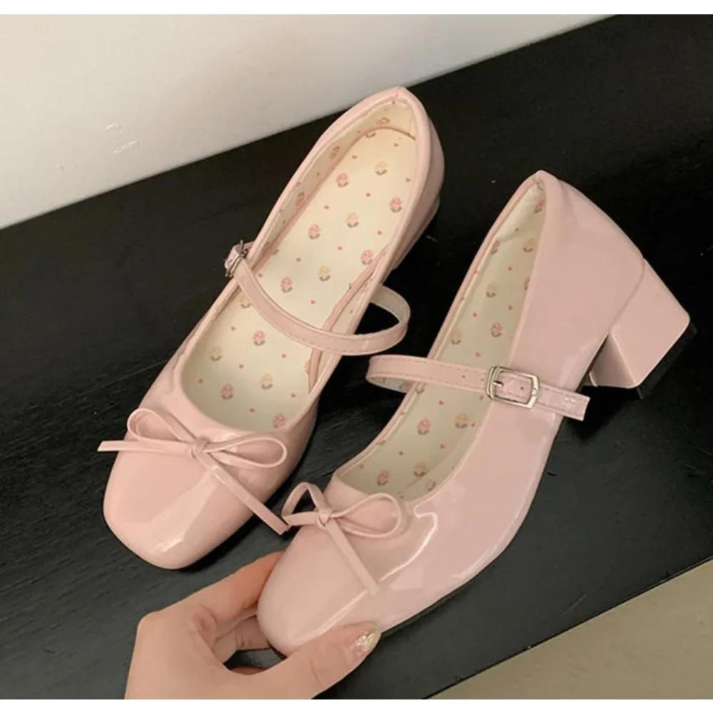Patent Leather Women Mary Jane Shoes Fashion Shallow Butterfly-knot Shoes Spring Autumn Wedding Party Shoes
Patent Leather Women Mary Jane Shoes Fashion Shallow Butterfly-knot Shoes Spring Autumn Wedding Party Shoes