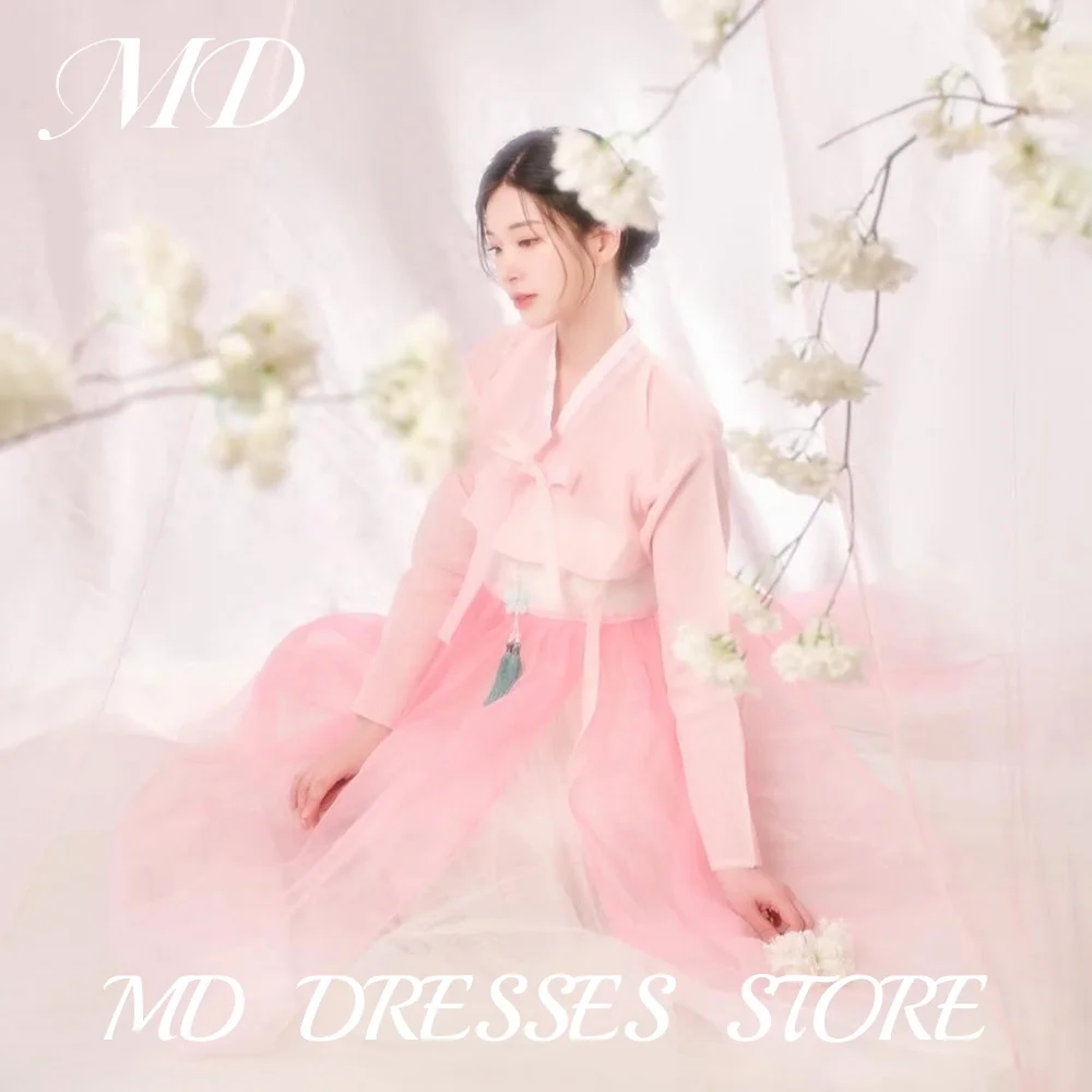 MD Baby Pink A Line Hanbok Свадебные платья с длинными рукавами и v-образным вырезом Корейские свадебные платья для фотосессии Индивидуальное вечернее платье 2025
MD Baby Pink A Line Hanbok Свадебные платья с длинными рукавами и v-образным вырезом Корейские свадебные платья для фотосессии Индивидуальное вечернее платье 2025