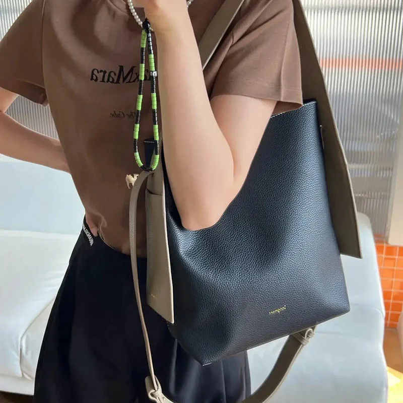 Vintage Suede Shoulder Bag Fashion New High Quality Large Capacity Suede Underarm Bag Women Shoulder Bag
Vintage Suede Shoulder Bag Fashion New High Quality Large Capacity Suede Underarm Bag Women Shoulder Bag