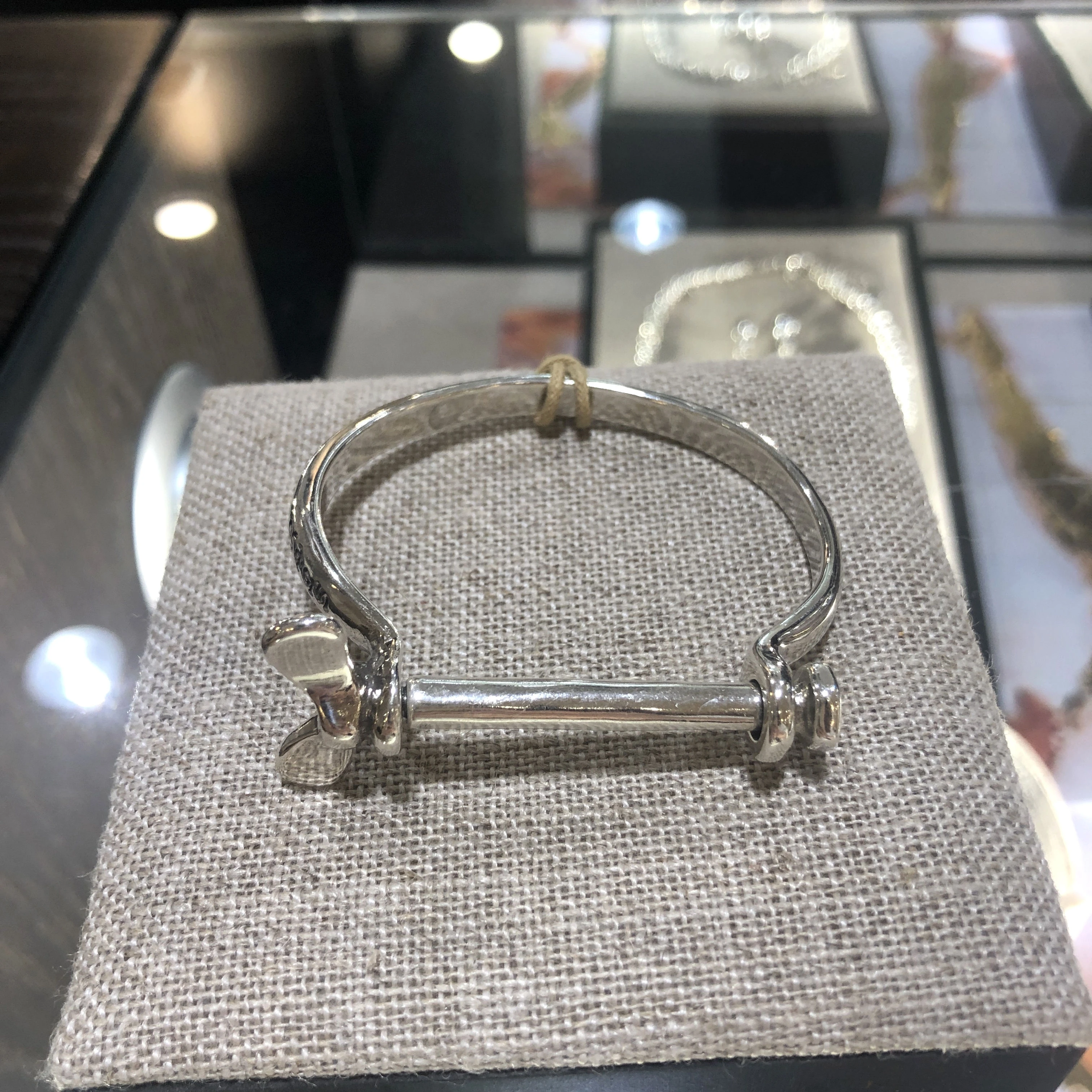 Fashion Classic Bangles For Women Men Silver Color Bracelets Cuff Simple Trendy Jewelry Lovers' Friends Gifts
Fashion Classic Bangles For Women Men Silver Color Bracelets Cuff Simple Trendy Jewelry Lovers' Friends Gifts