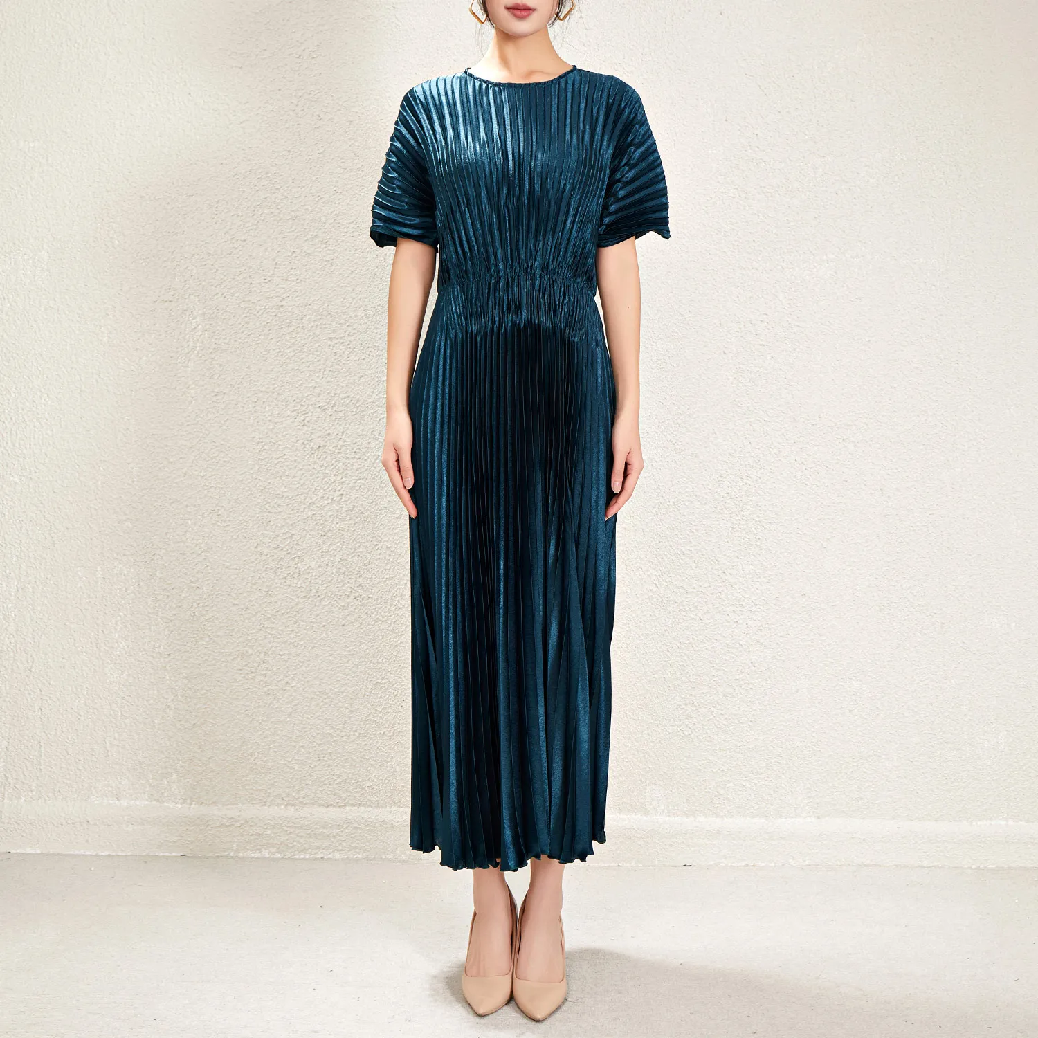 2024 Summer New Miyake Women's Dress Short Sleeve Round Neck Casual Dress Loose Women Elegant Pleated Dress
2024 Summer New Miyake Women's Dress Short Sleeve Round Neck Casual Dress Loose Women Elegant Pleated Dress