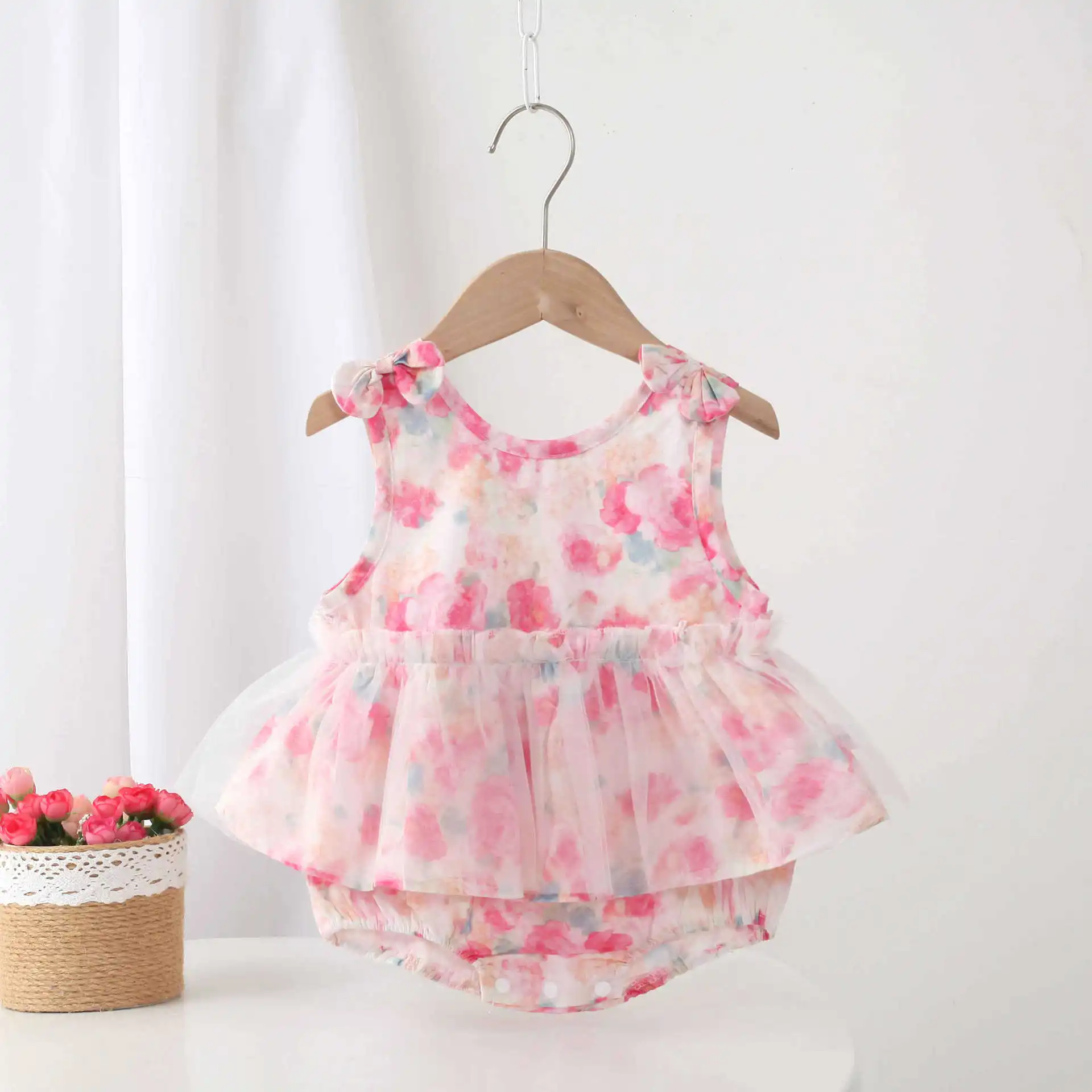 Summer Baby Clothing Sets Pure Cotton Breathable Baby Girl Bodysuit One Piece Cute Fashion Baby Sleeveless Bodysuit for 0-2Y
Summer Baby Clothing Sets Pure Cotton Breathable Baby Girl Bodysuit One Piece Cute Fashion Baby Sleeveless Bodysuit for 0-2Y