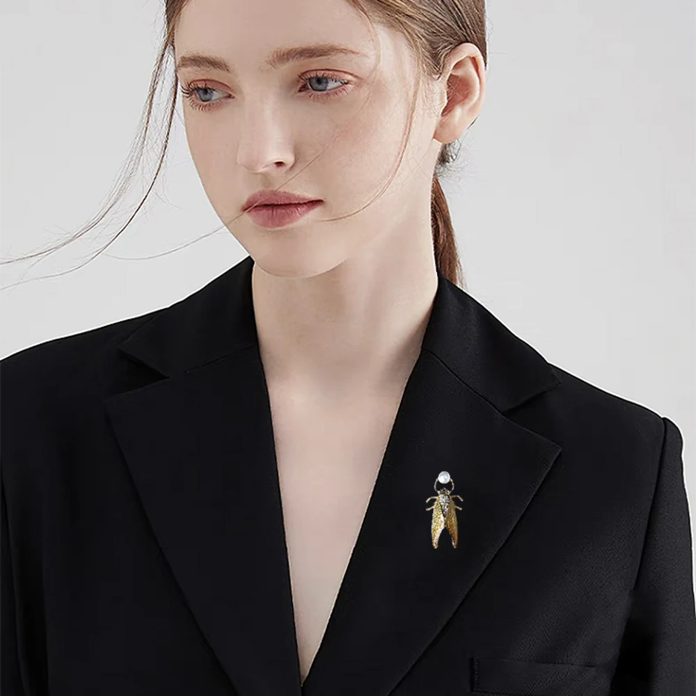 Retro Exquisite CZ Pearl Yellow Cicada Women's Man Brooch Luxury Zirco Metal Insect Series Lapel Pin Jewelry Accessories Gift
Retro Exquisite CZ Pearl Yellow Cicada Women's Man Brooch Luxury Zirco Metal Insect Series Lapel Pin Jewelry Accessories Gift