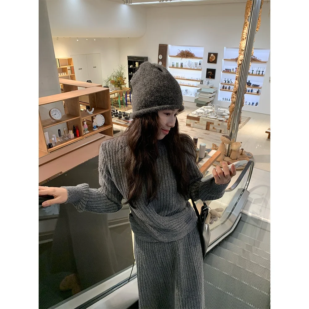 Pijiu Design Grey Knitted Set Fashionable Women's Winter Outfit Closure 5 Close Attention to Detail in Grey Knitwear
Pijiu Design Grey Knitted Set Fashionable Women's Winter Outfit Closure 5 Close Attention to Detail in Grey Knitwear