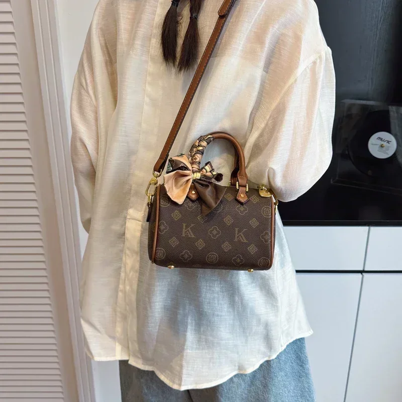 New Women's Zipper Shoulder Bag Popular Women's Leather Handbag Classic Design Crossbody Bag With Luxurious Chain Strap
New Women's Zipper Shoulder Bag Popular Women's Leather Handbag Classic Design Crossbody Bag With Luxurious Chain Strap
