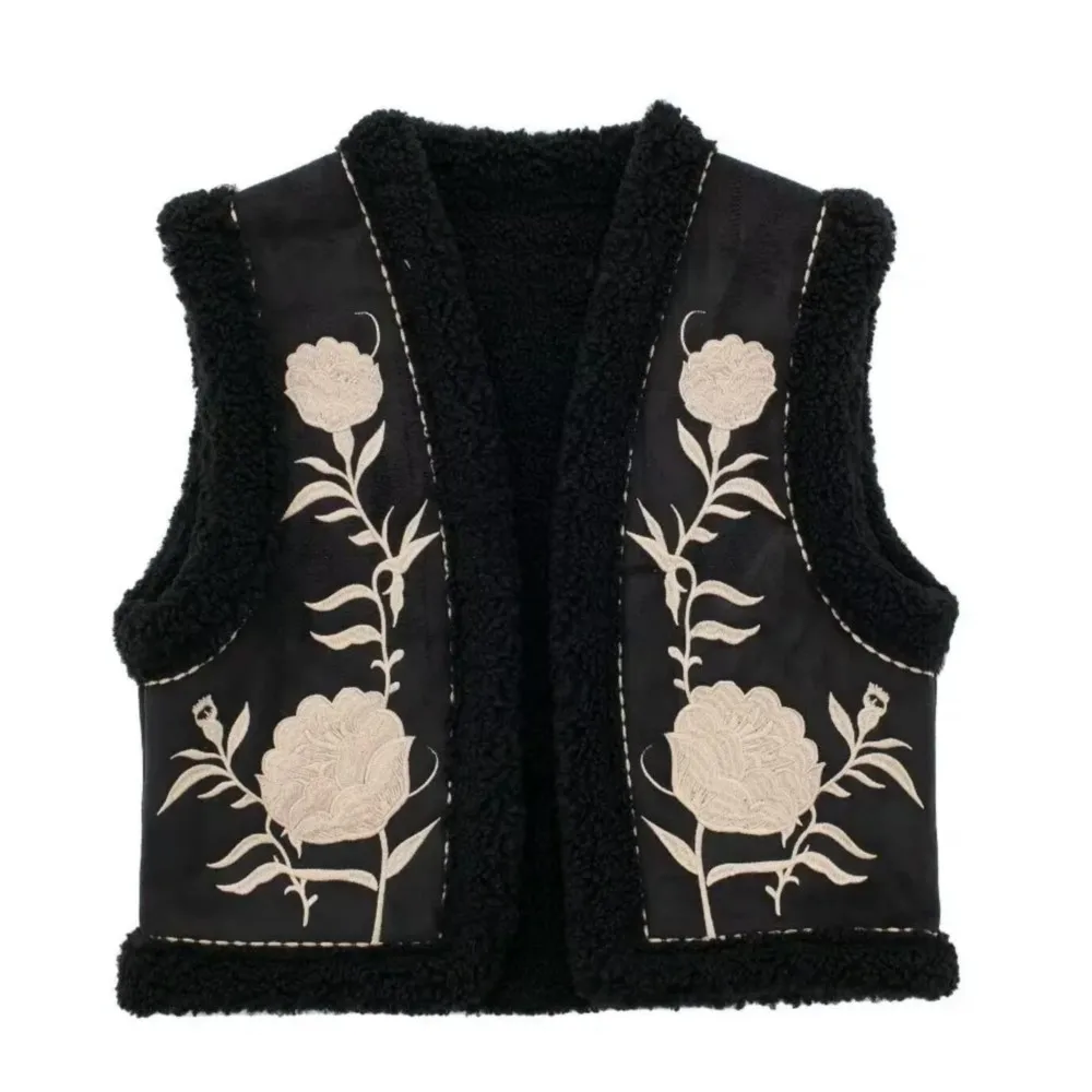 2023 Winter Ethnic Black Embroidery Flower Faux Fur Waistcoat Women V neck No button Warm Vest Sleeveless Jacket Outerwear
2023 Winter Ethnic Black Embroidery Flower Faux Fur Waistcoat Women V neck No button Warm Vest Sleeveless Jacket Outerwear
