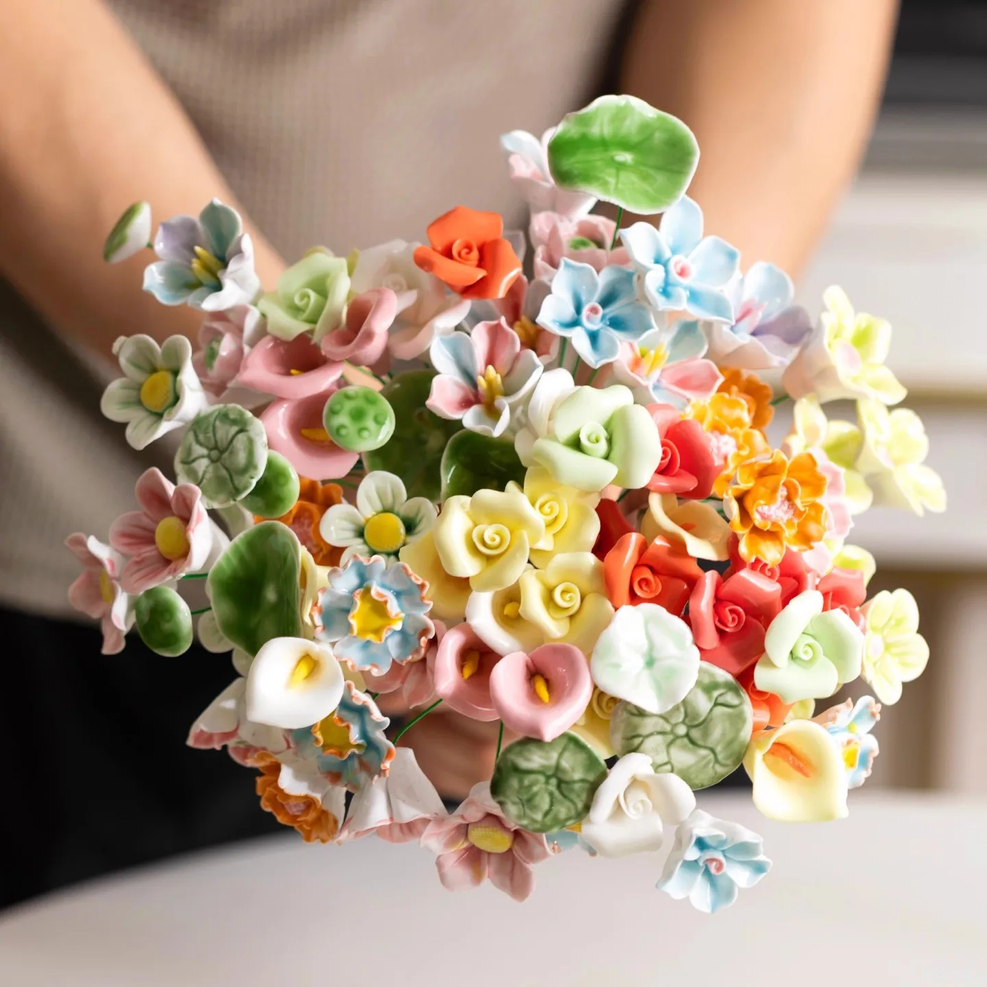 10pcs Handmade Ceramic Flower Realistic Artificial Flower with Wire Stem Home Living Room Vase Fake Colorful Blossom Decoration
10pcs Handmade Ceramic Flower Realistic Artificial Flower with Wire Stem Home Living Room Vase Fake Colorful Blossom Decoration