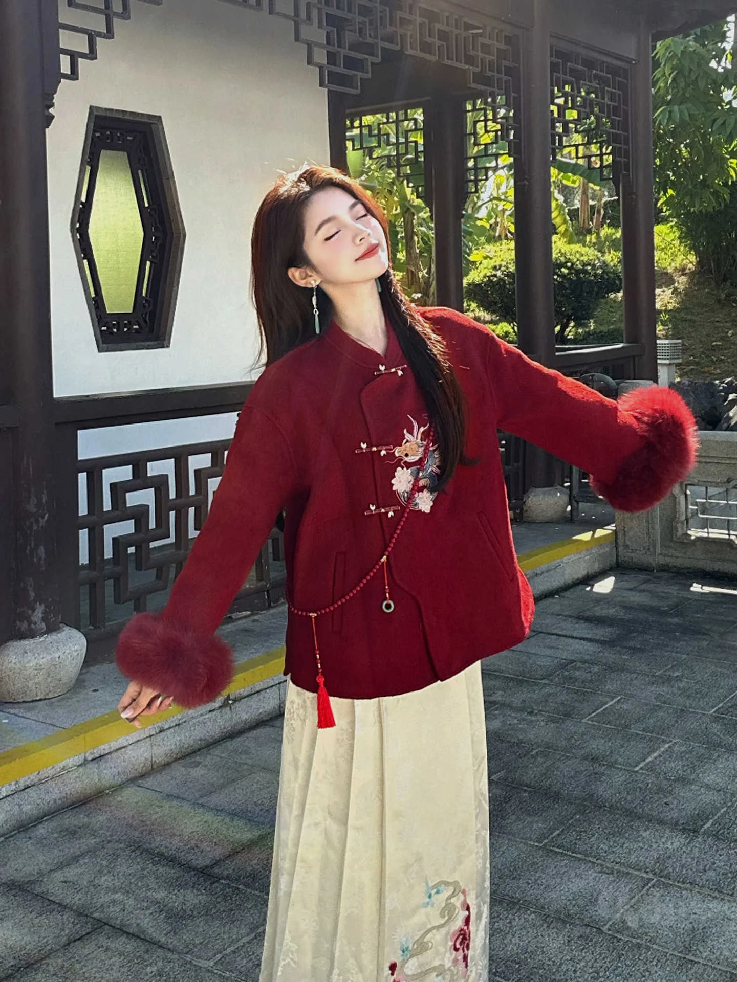 Red Embroidered Chinese Style Wedding Dress Set High Waist Midi Skirt Long Sleeve High Collar Suit for Marriage Winter Season
Red Embroidered Chinese Style Wedding Dress Set High Waist Midi Skirt Long Sleeve High Collar Suit for Marriage Winter Season