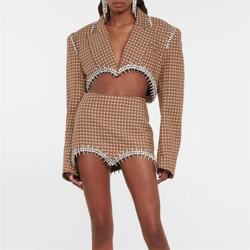 Spring new women's V-neck small fragrant wind heavy industry nail bead rhinestone fringe long sleeve suit jacket half skirt suit
Spring new women's V-neck small fragrant wind heavy industry nail bead rhinestone fringe long sleeve suit jacket half skirt suit