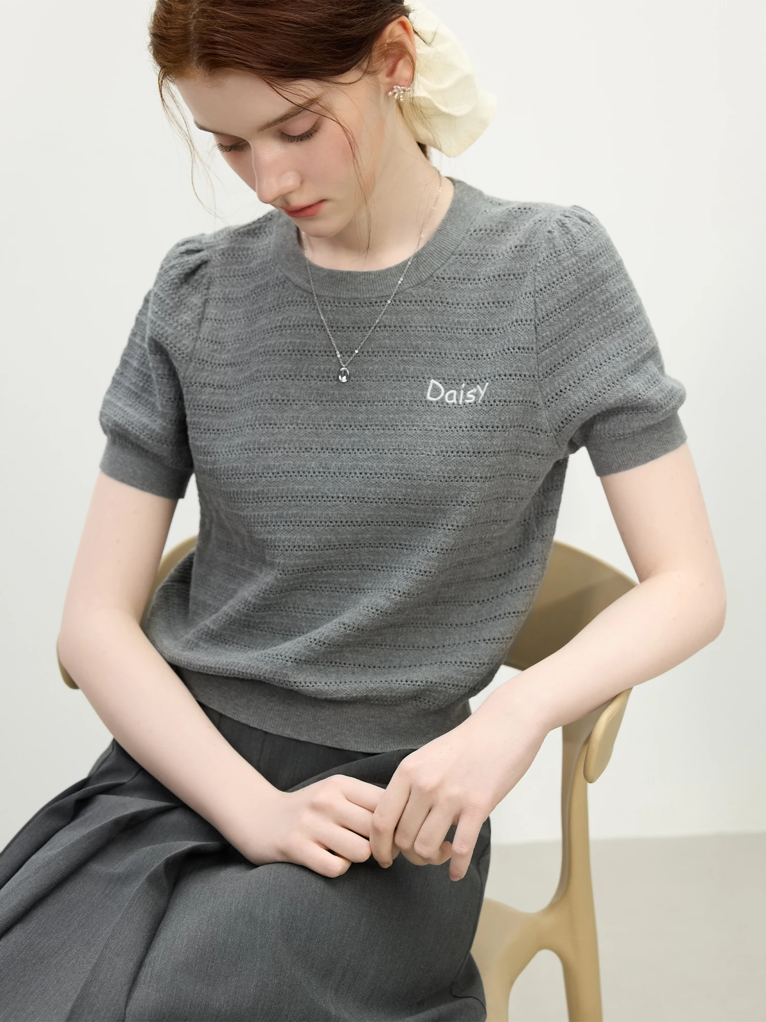 FSLE Round Neck Hollow Texture Knitted T-shirt Women 2025 Summer New Style Pullover Versatile Casual Short-sleeved Top 25FS12090
FSLE Round Neck Hollow Texture Knitted T-shirt Women 2025 Summer New Style Pullover Versatile Casual Short-sleeved Top 25FS12090