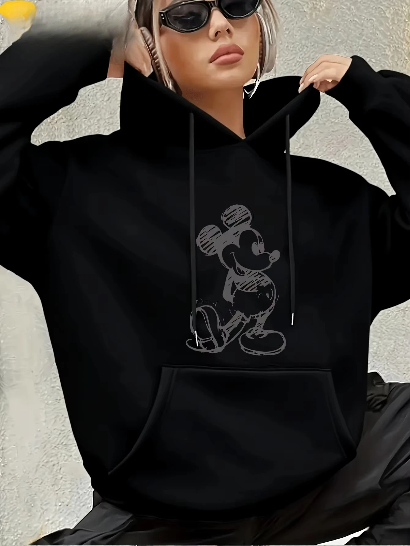 Disney Mickey Mouse Hoodies Fashion Oversized Streetwear Unisex Hoodies Sweatshirts Autumn and Winter Fleece Casual Versatile
Disney Mickey Mouse Hoodies Fashion Oversized Streetwear Unisex Hoodies Sweatshirts Autumn and Winter Fleece Casual Versatile